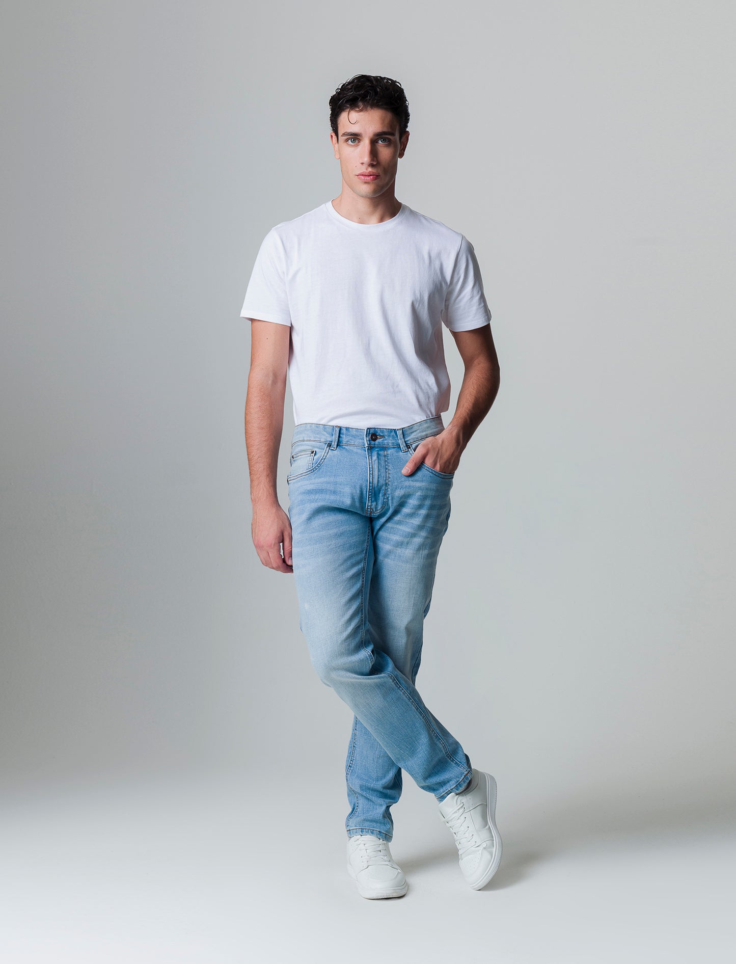 Man's light blue slim fit jeans - Blue