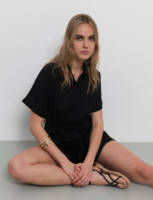 Woman's short jumpsuit for stylish summer days - Black