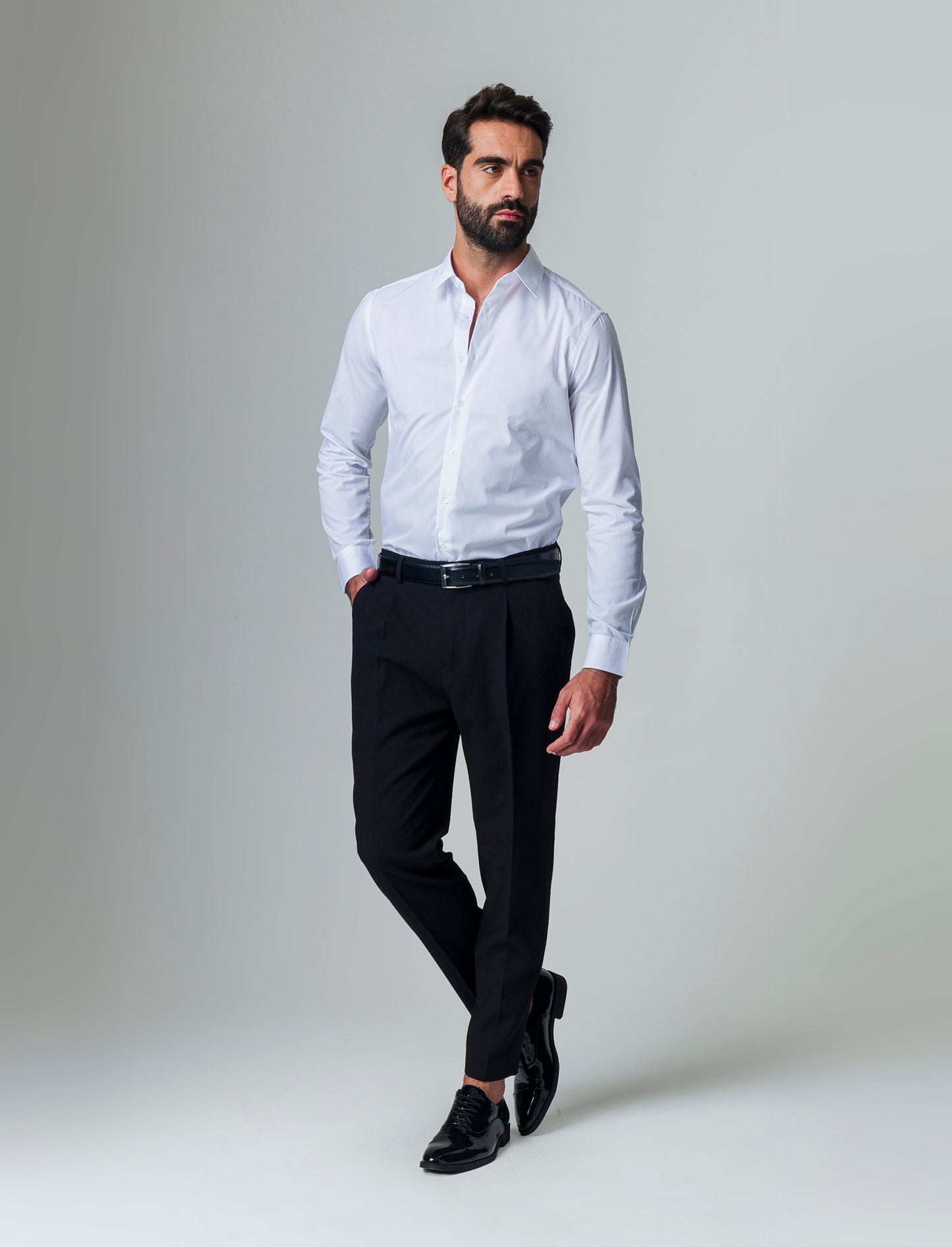 Man's basic slim fit easy iron shirt - White