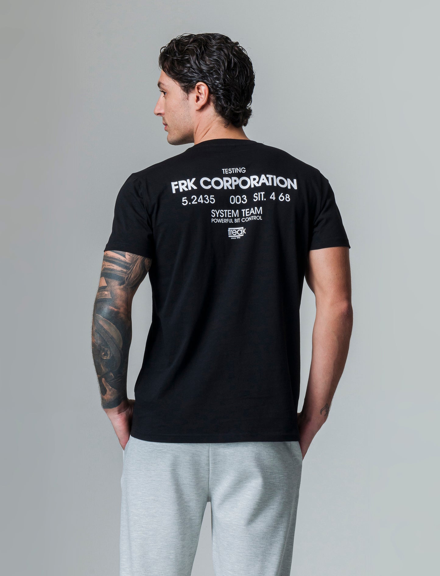 T-shirt in cotone con stampe regular fit da uomo - Nero