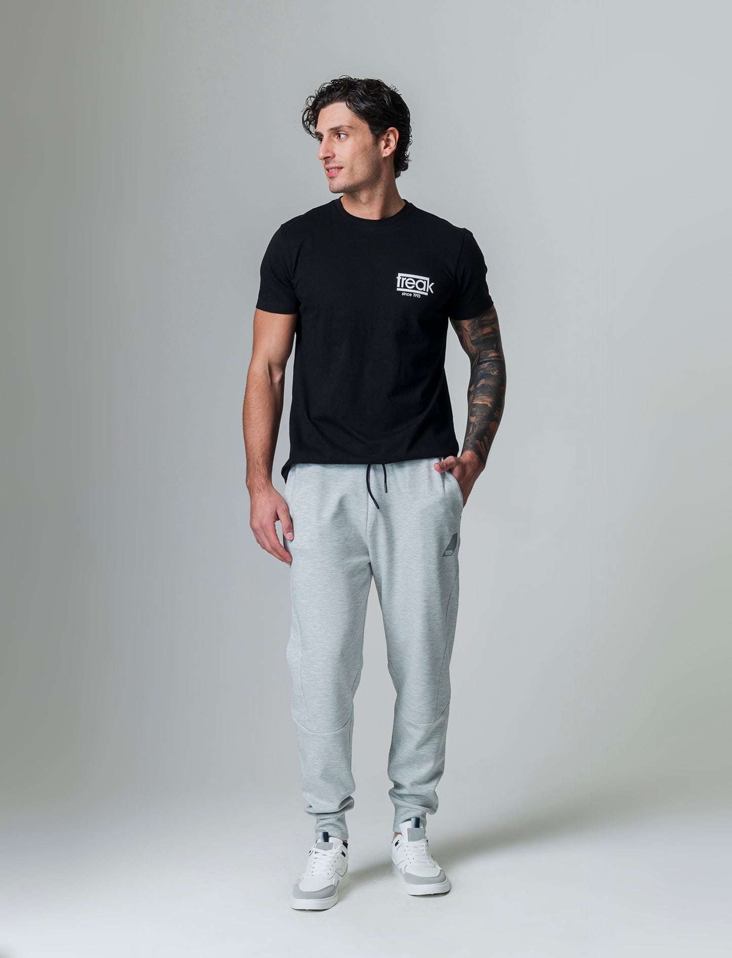 T-shirt in cotone con stampe regular fit da uomo - Nero