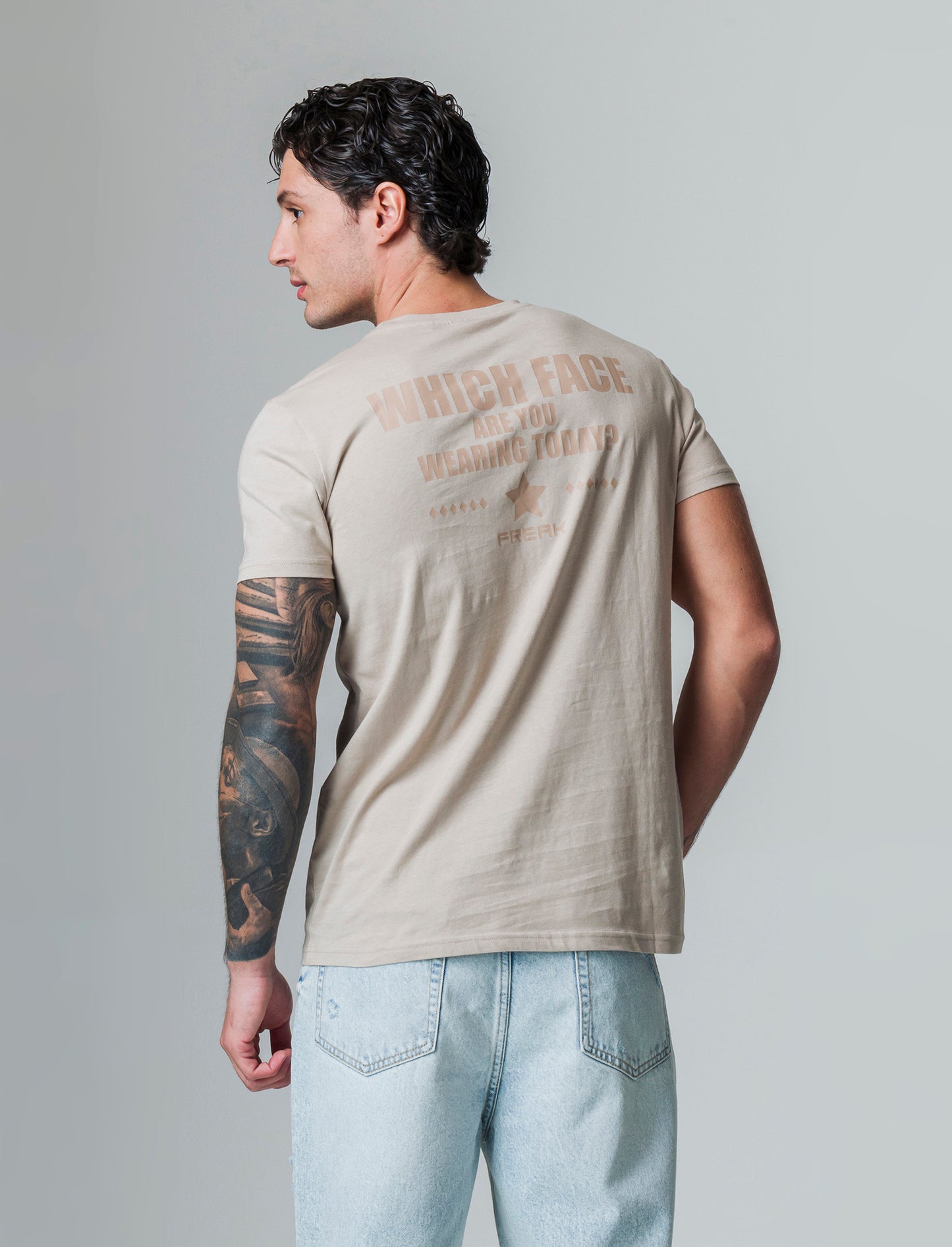 T-shirt in cotone con stampe regular fit da uomo - Beige