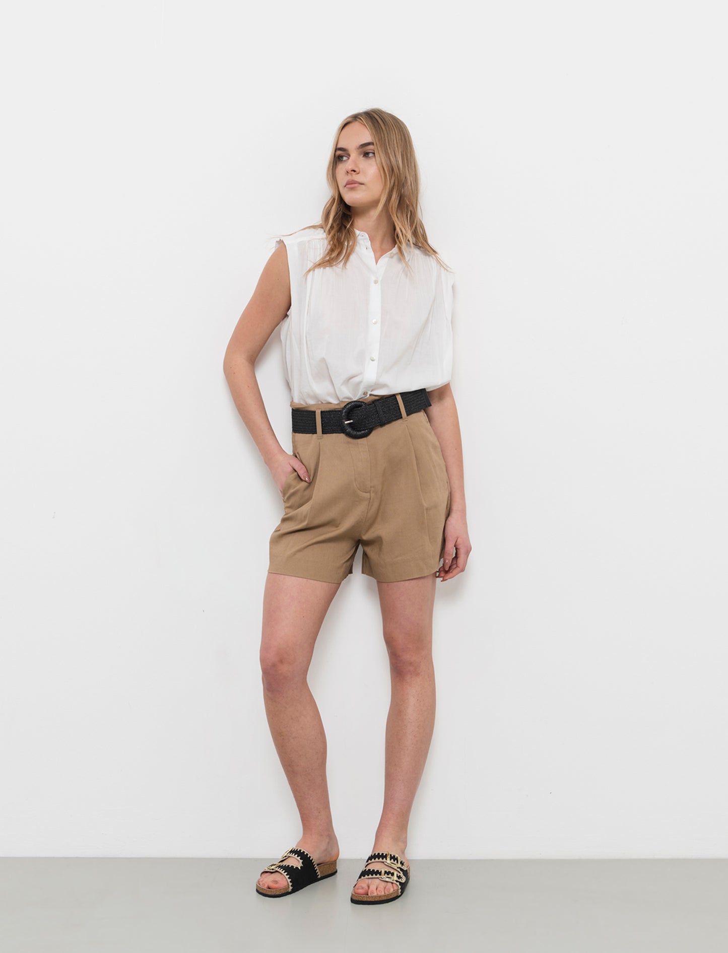 Short con cintura da donna - Caramello