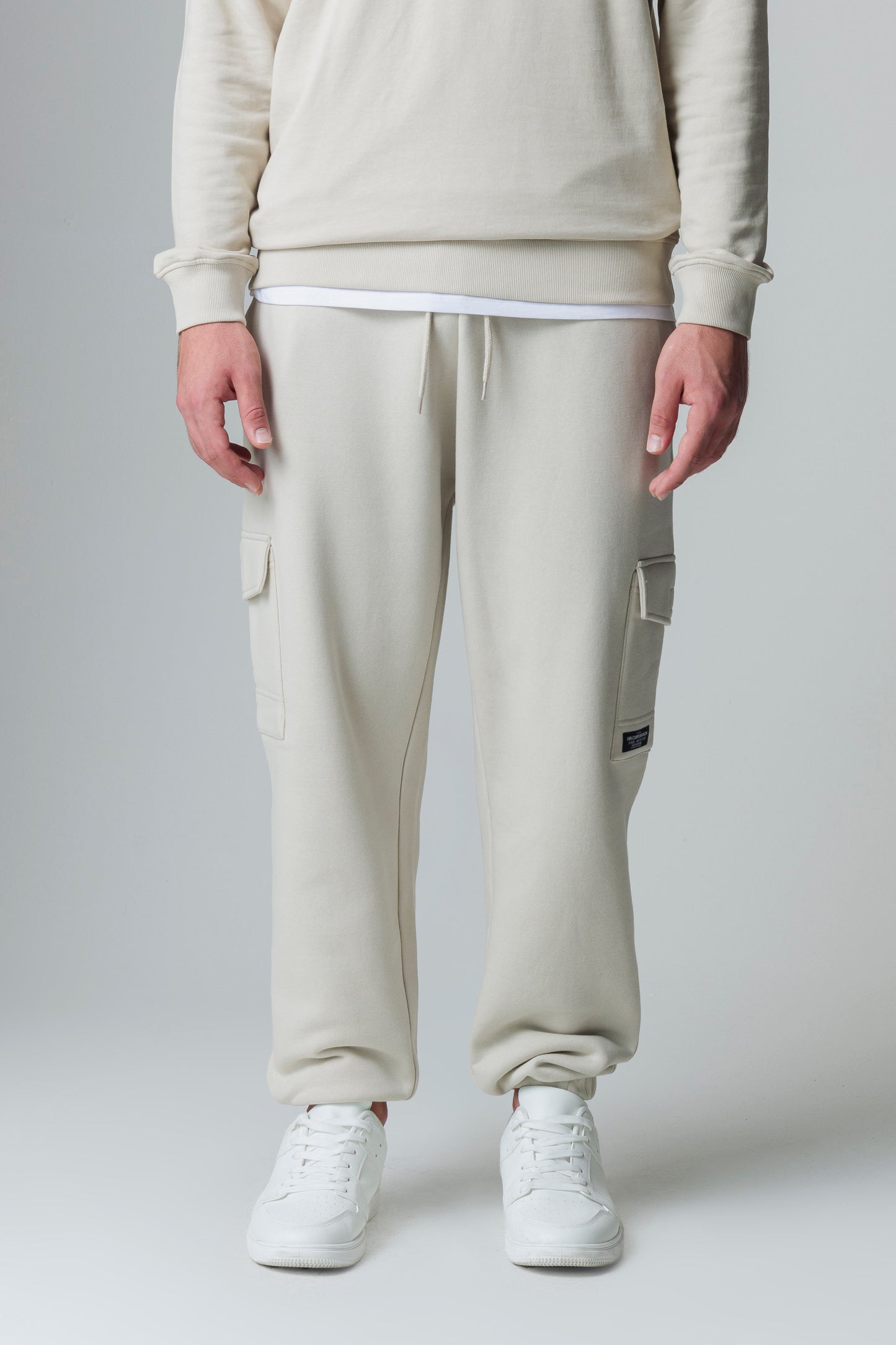 Man's sweatpants with pockets for comfort - Grey