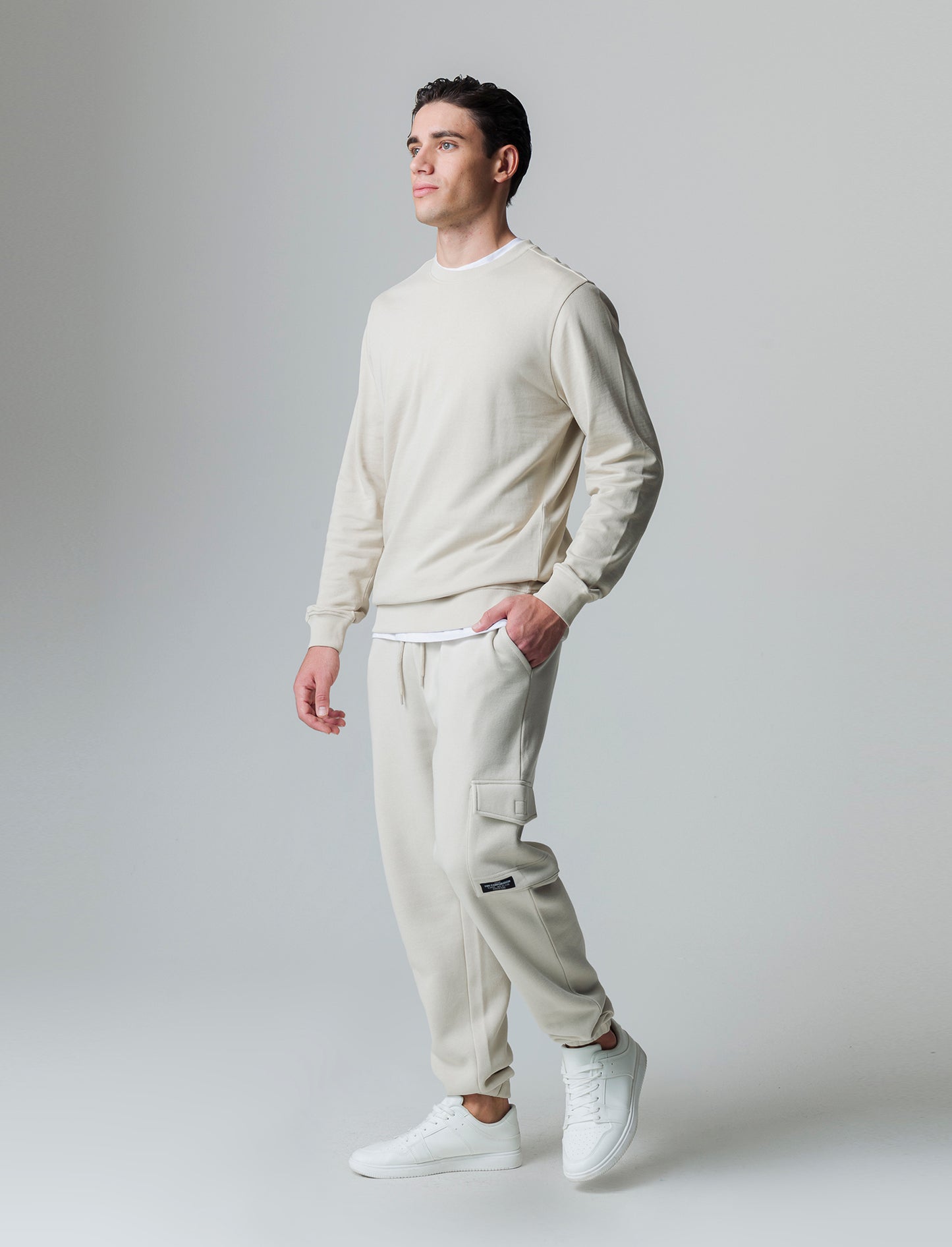 Man's sweatpants with pockets for comfort - Grey