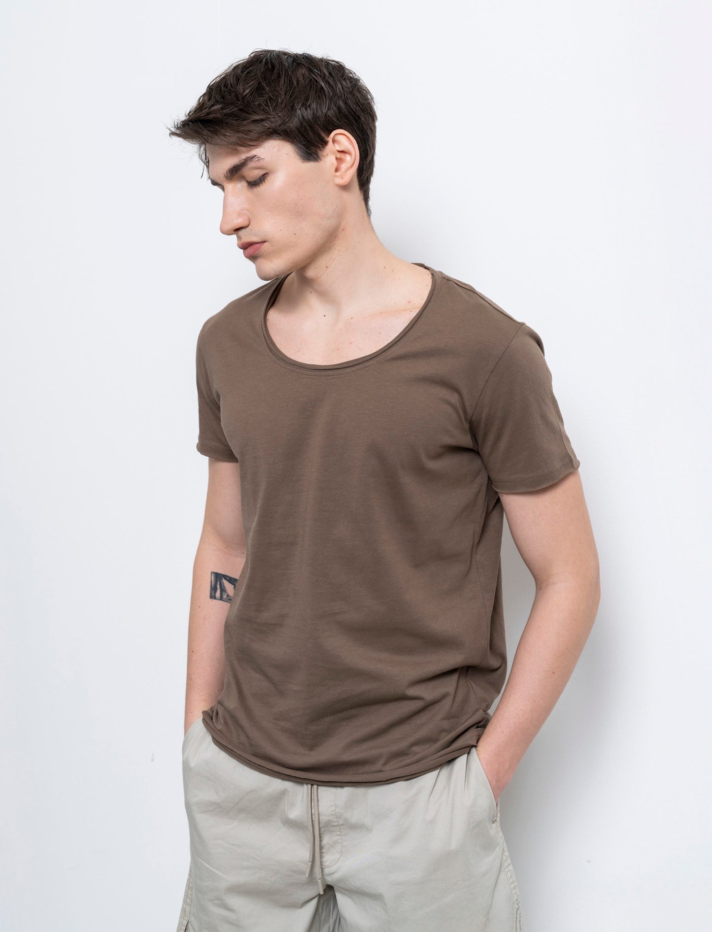T-shirt scollo ampio regular fit da uomo - Grigio fango