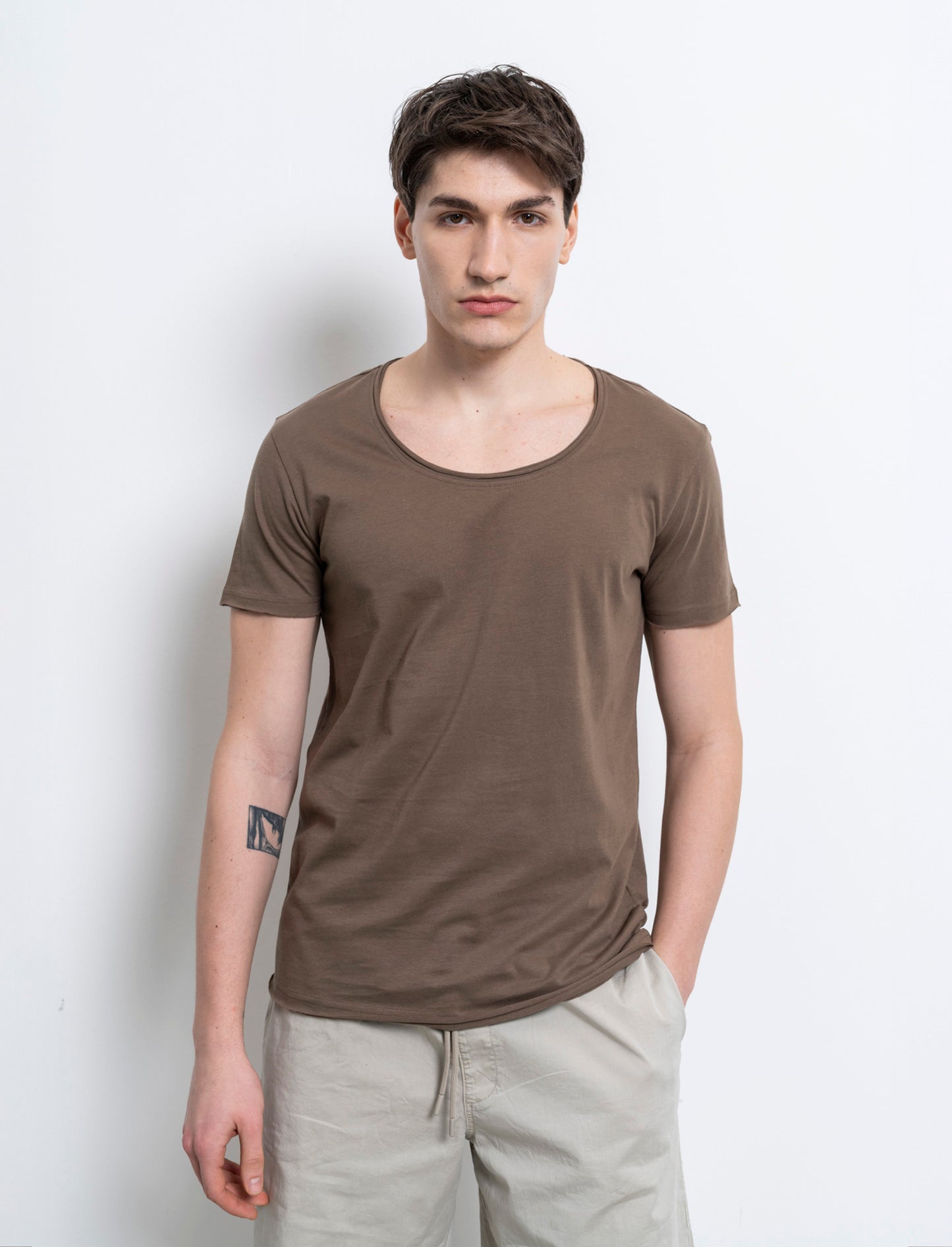 T-shirt scollo ampio regular fit da uomo - Grigio fango