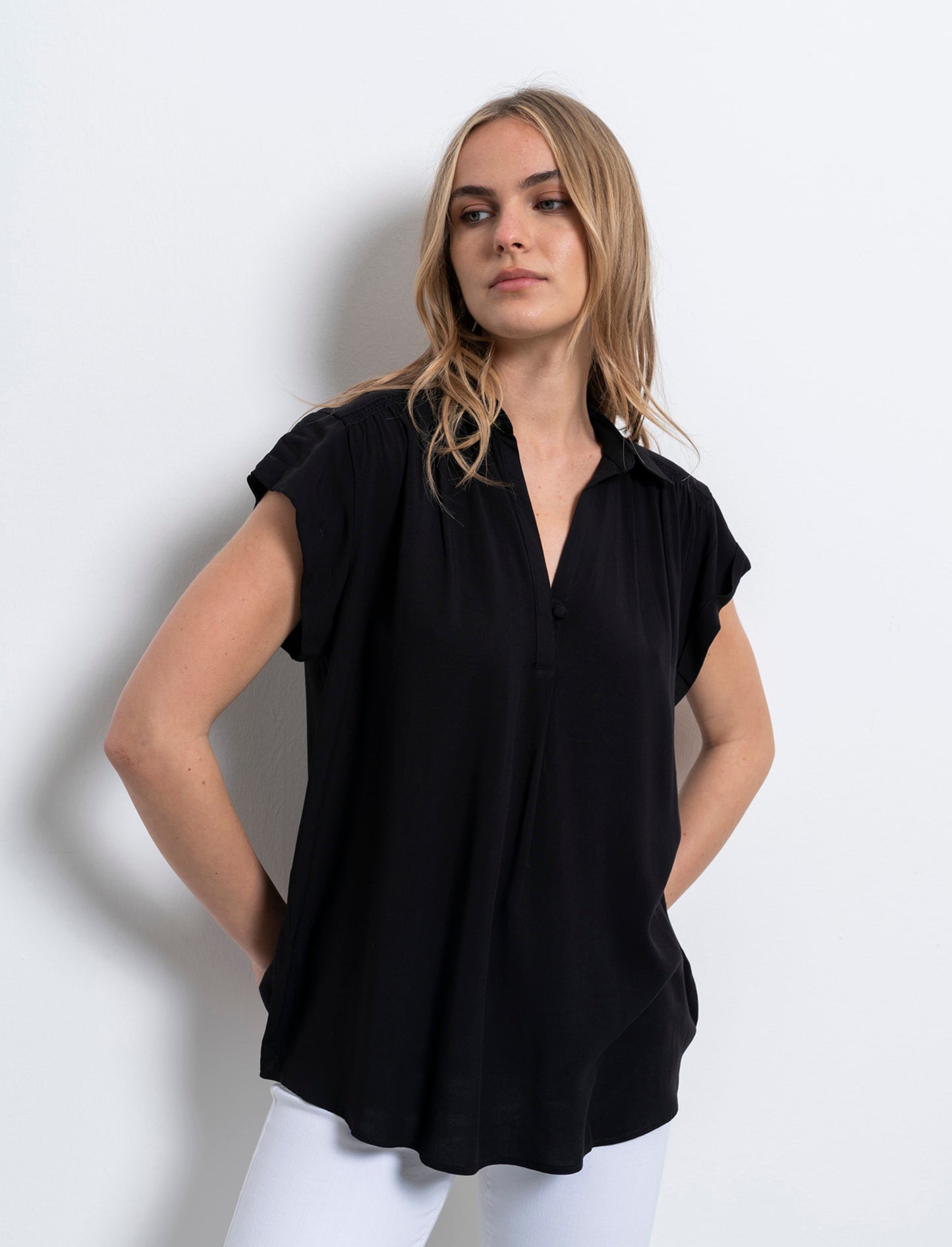 Casacca mezzamanica con scollo a V da donna - Nero