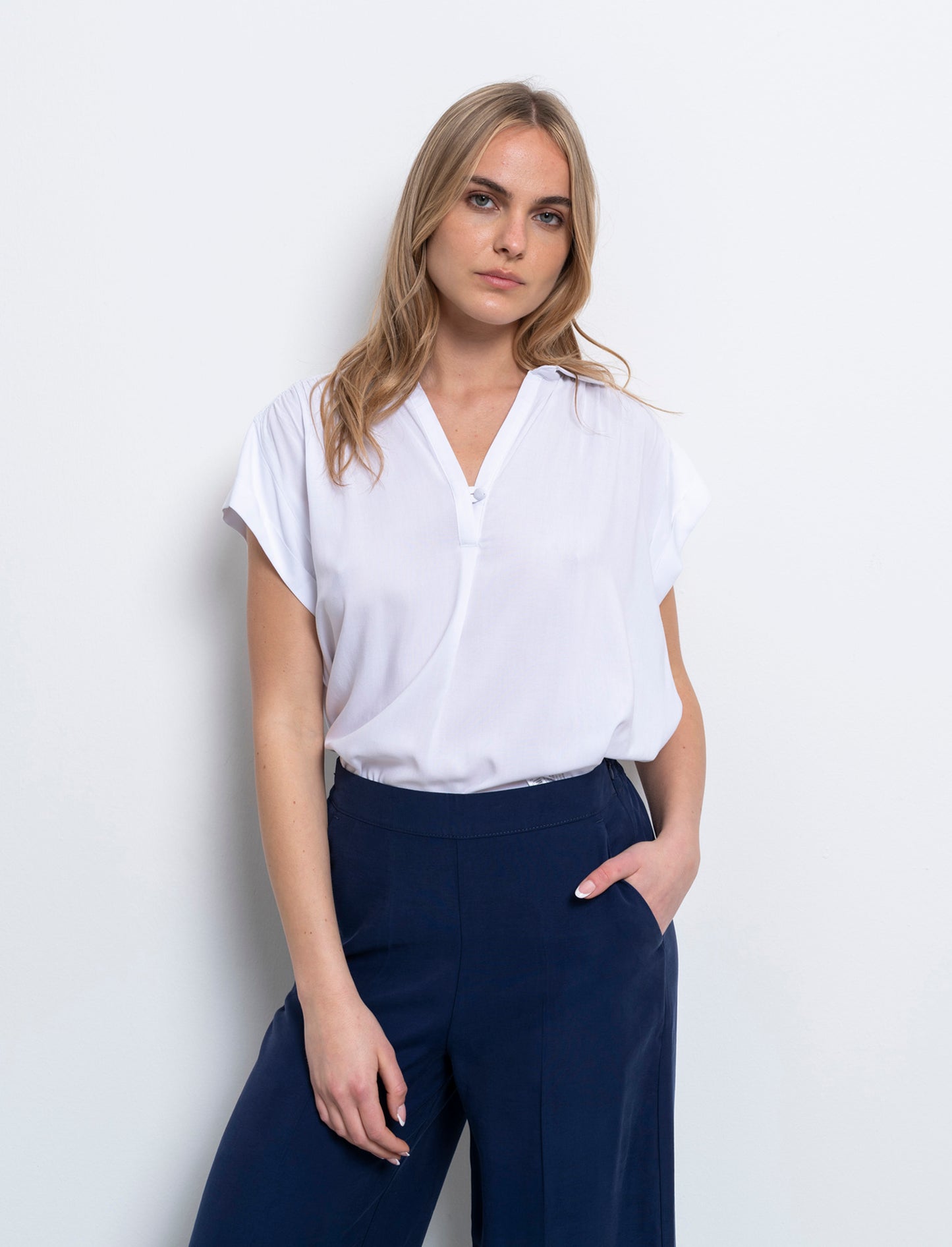 Casacca mezzamanica con scollo a V da donna - Bianco
