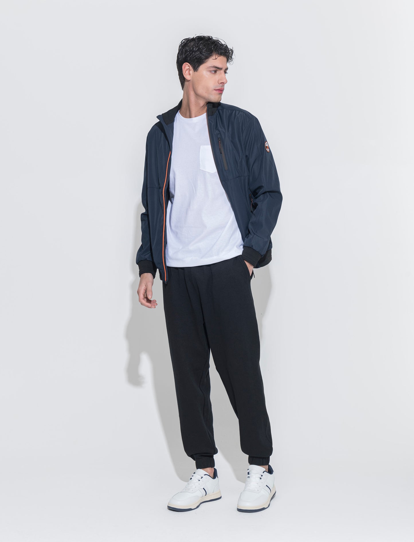 Man's basic pocket t-shirt for everyday wear - White