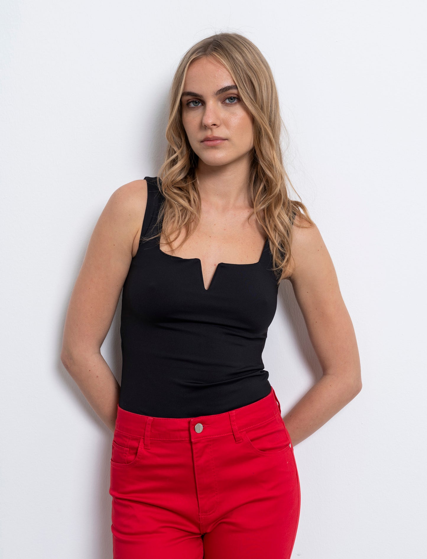 Top con spallina larga da donna - Nero