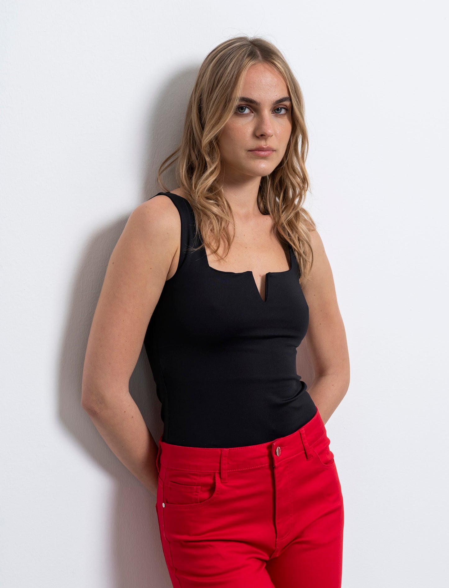 Top con spallina larga da donna - Nero