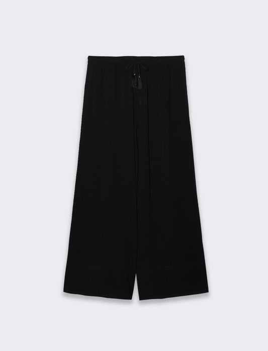 Woman's culotte pants for stylish comfort - Black