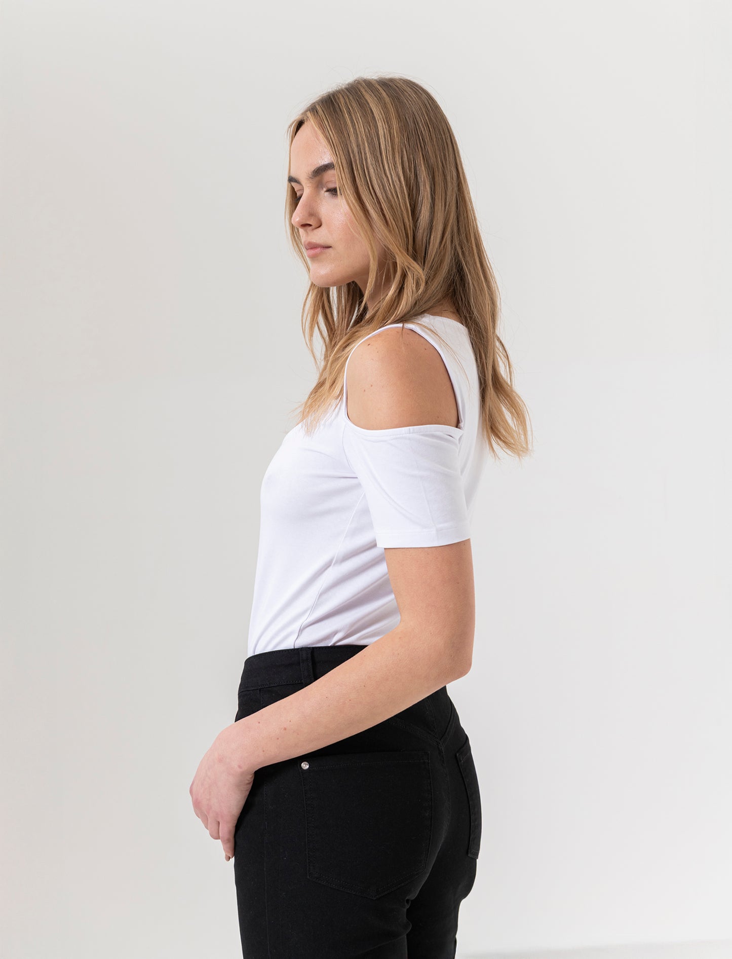 T-shirt con cut out sulle spalle da donna - Bianco