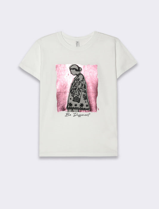 Woman's printed graphic t-shirt for casual wear - 