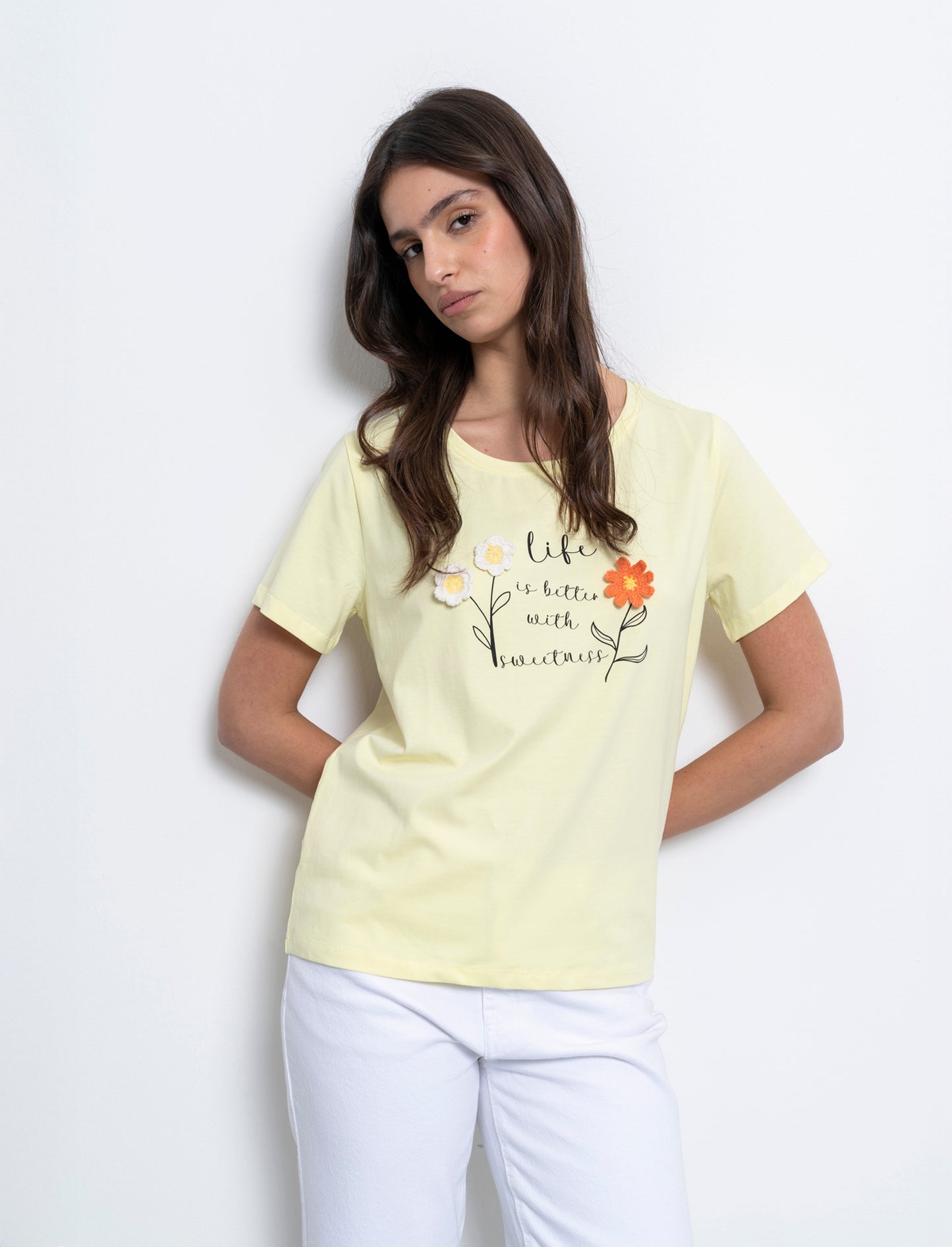 T-shirt con stampa e applicazioni da donna - var 3