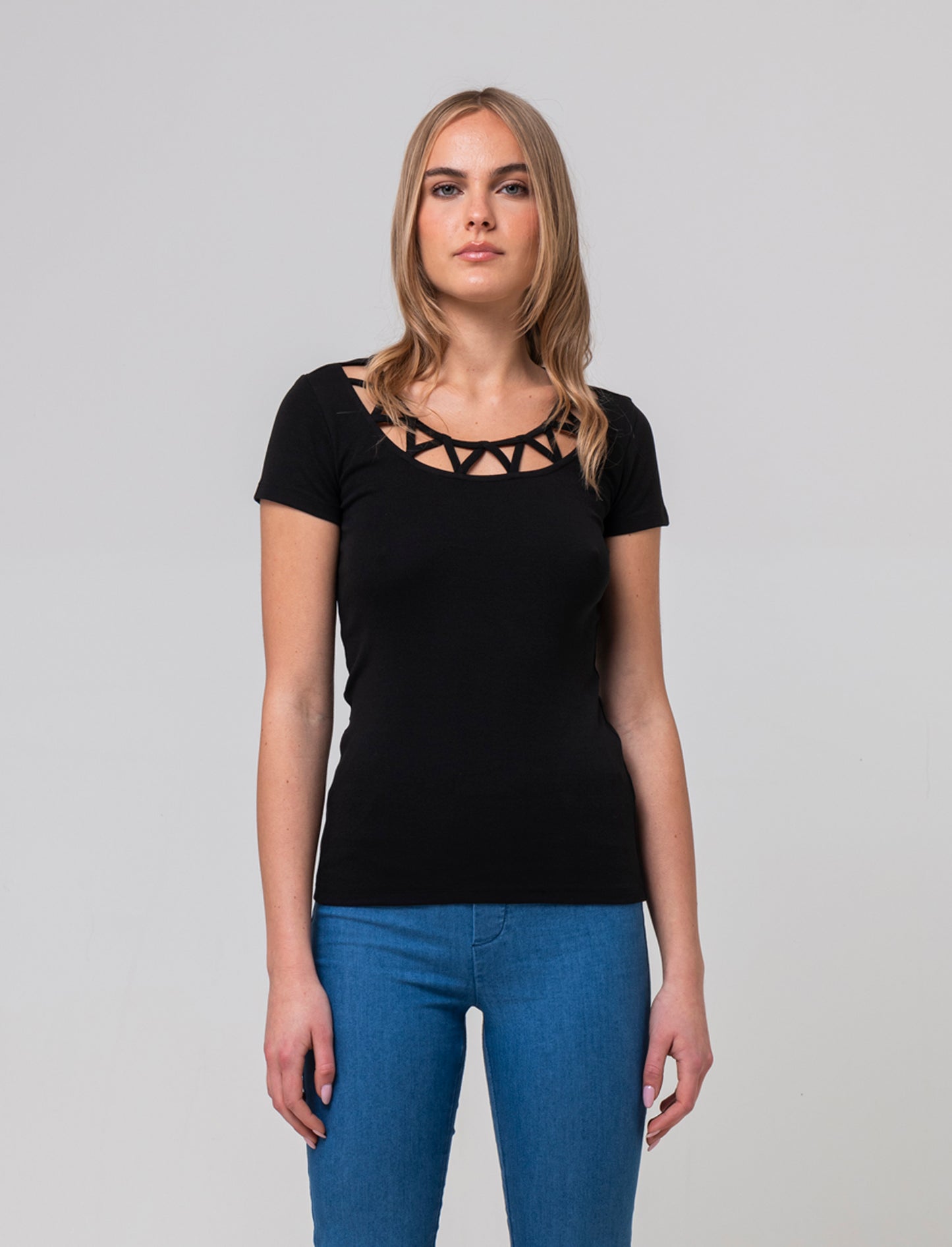 T-shirt con intreccio sul collo da donna - Nero