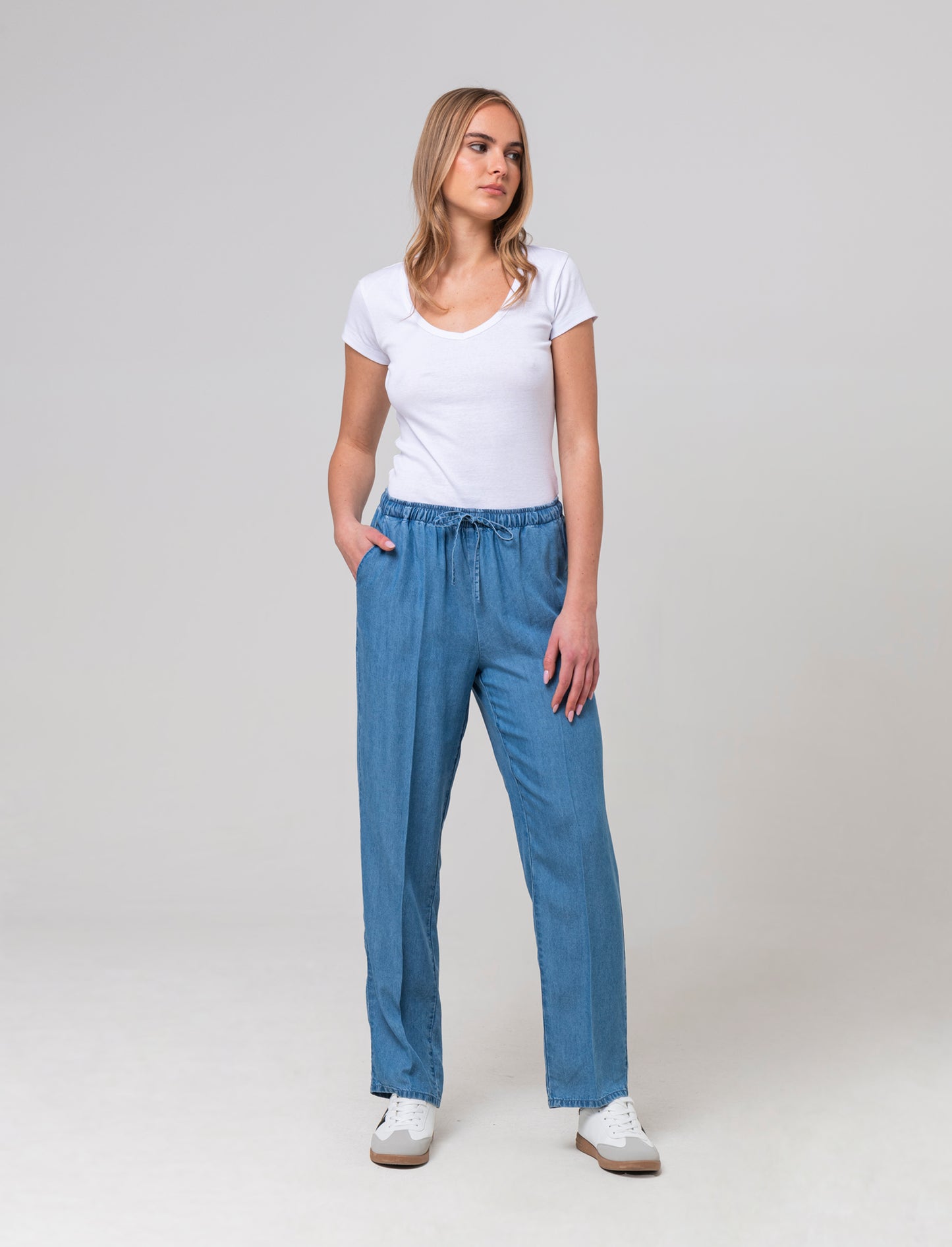 Woman's drawstring pants for comfort and style - Blue