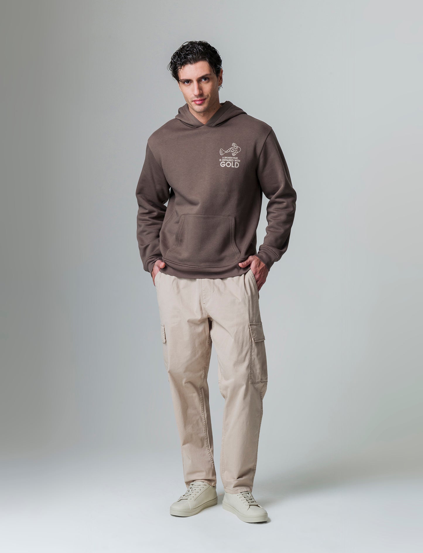 Felpa con stampe e cappuccio da uomo - Grigio fango