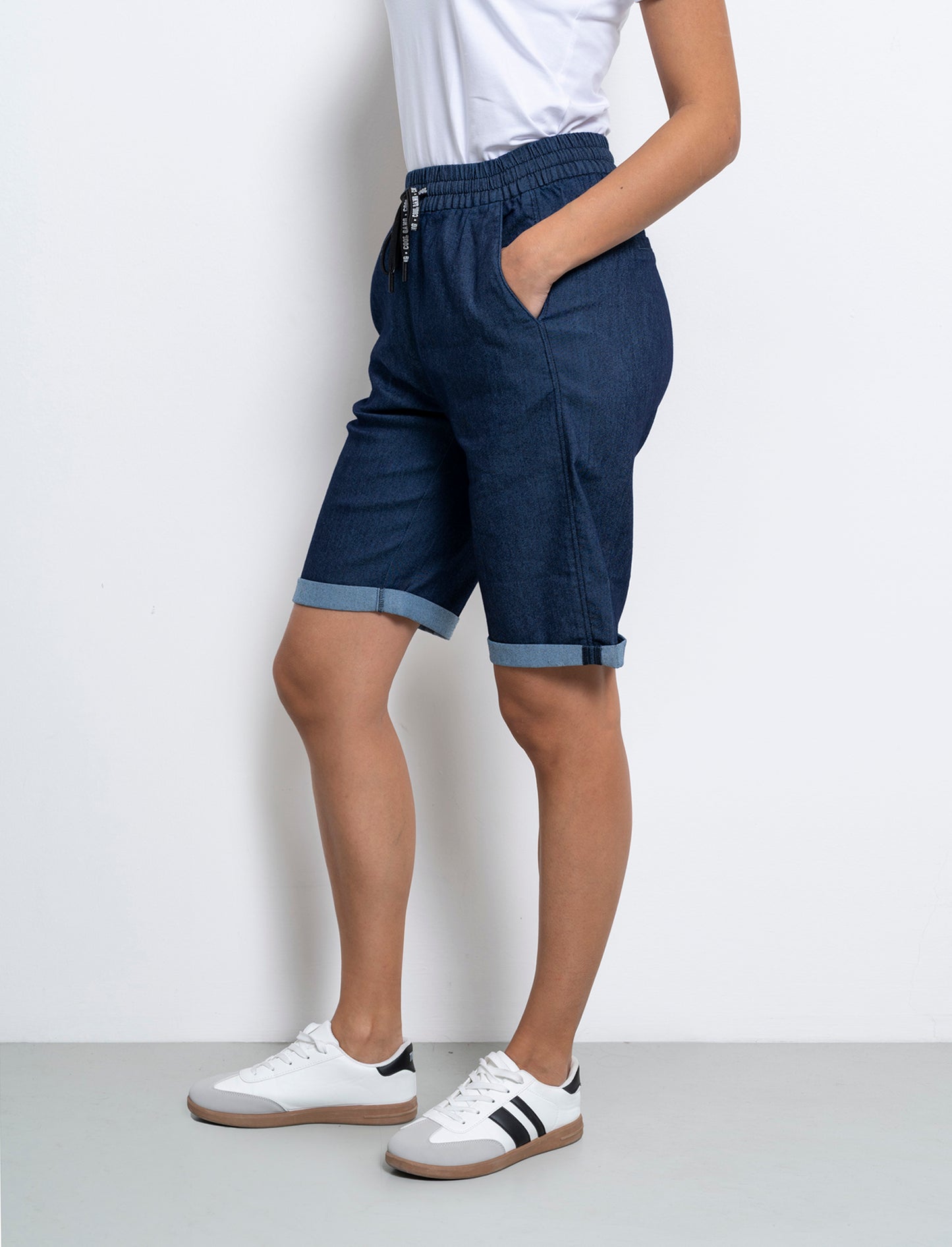 Bermuda con risvolto da donna - DENIM SCURO