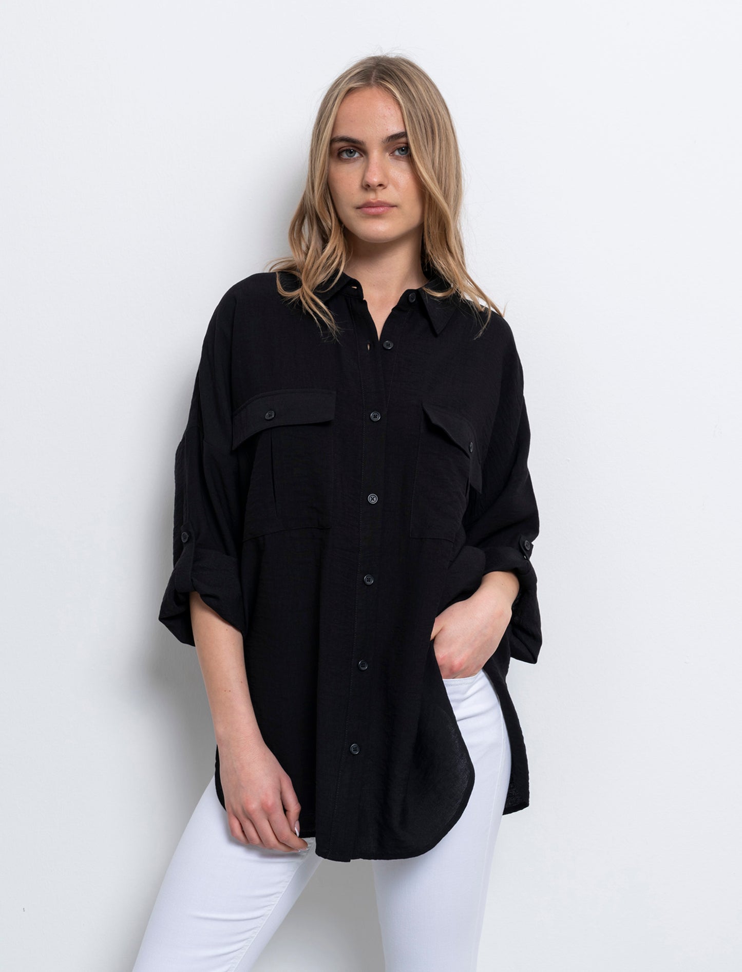 Camicia con tasche sul petto da donna - Nero