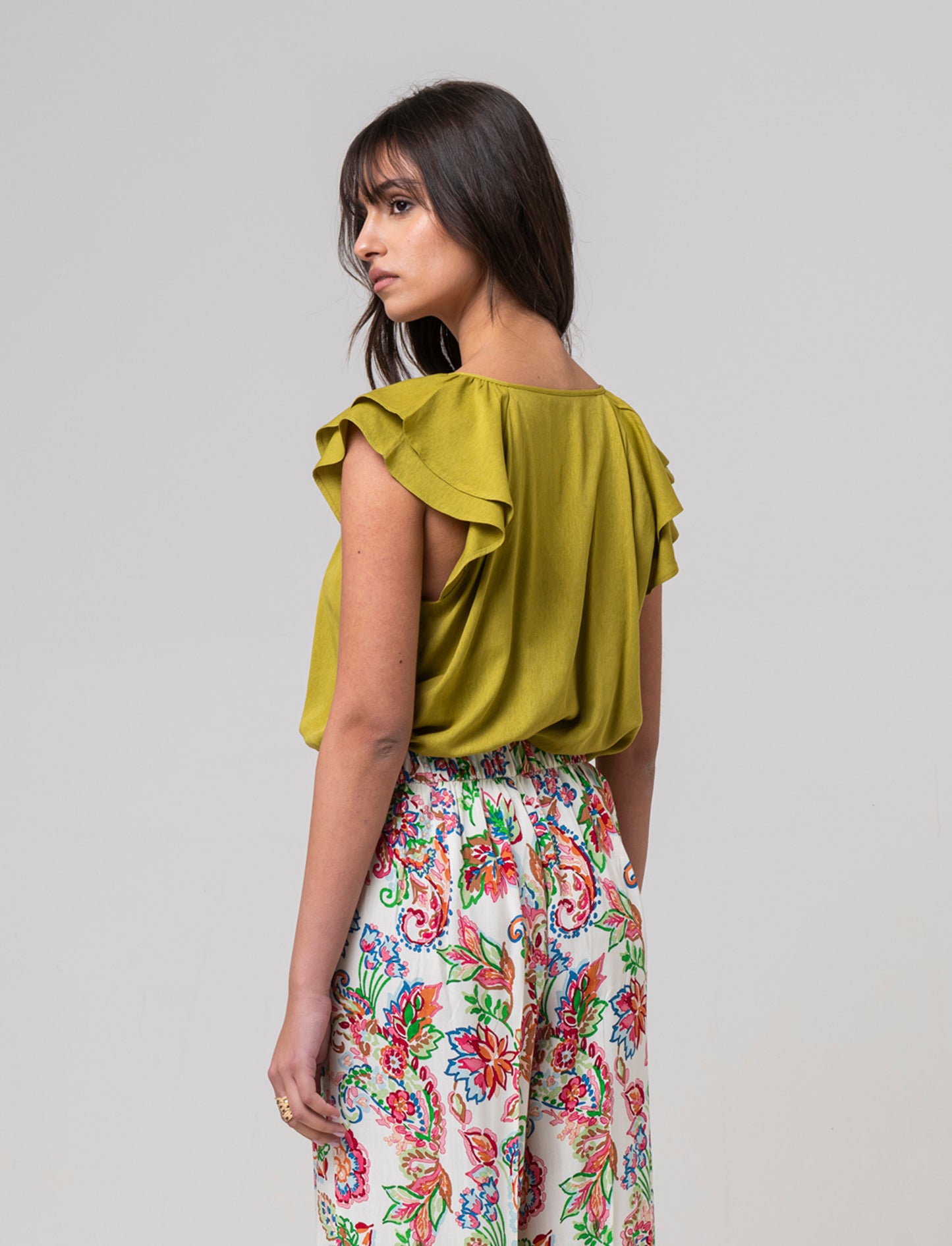 Woman's ruffled blouse for elegant style - Green