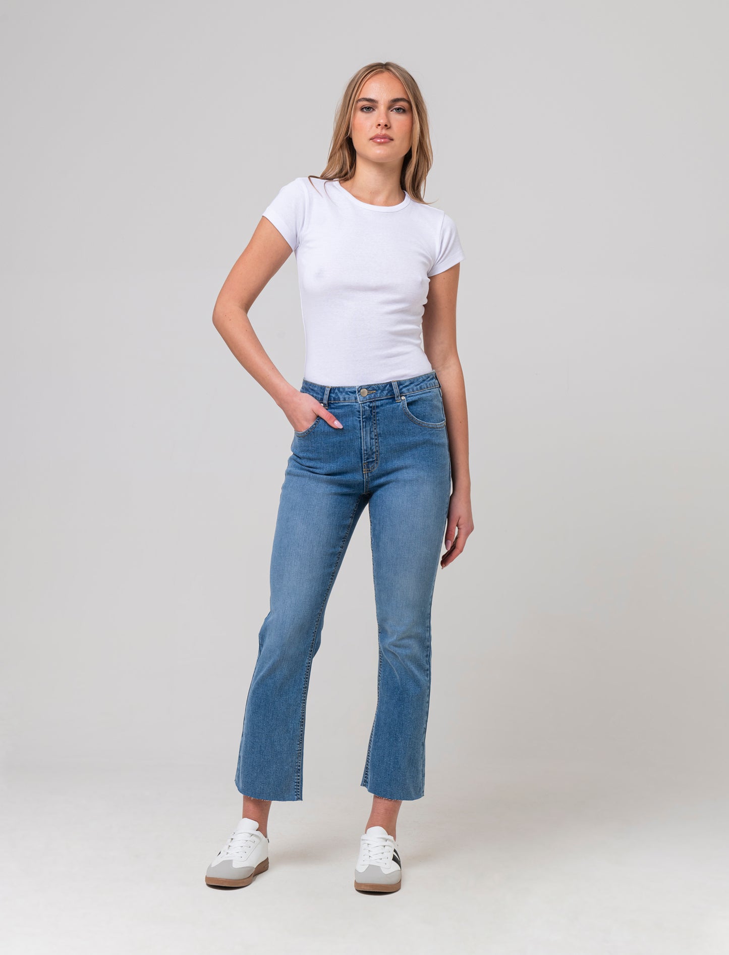 Woman's basic ankle jeans for everyday wear - Blue
