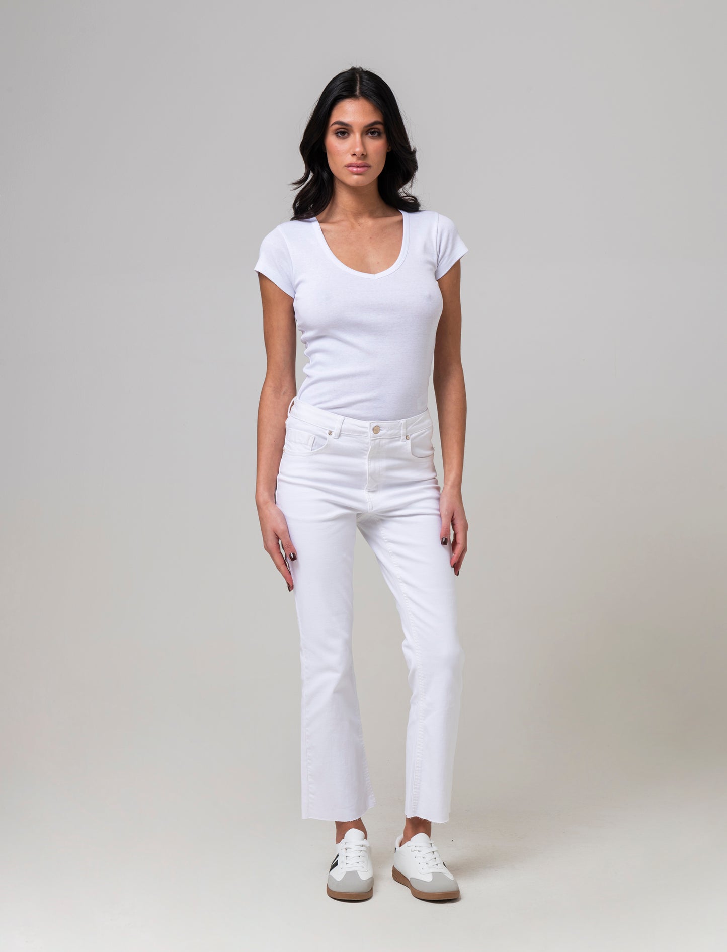 Woman's basic ankle jeans for everyday wear - White