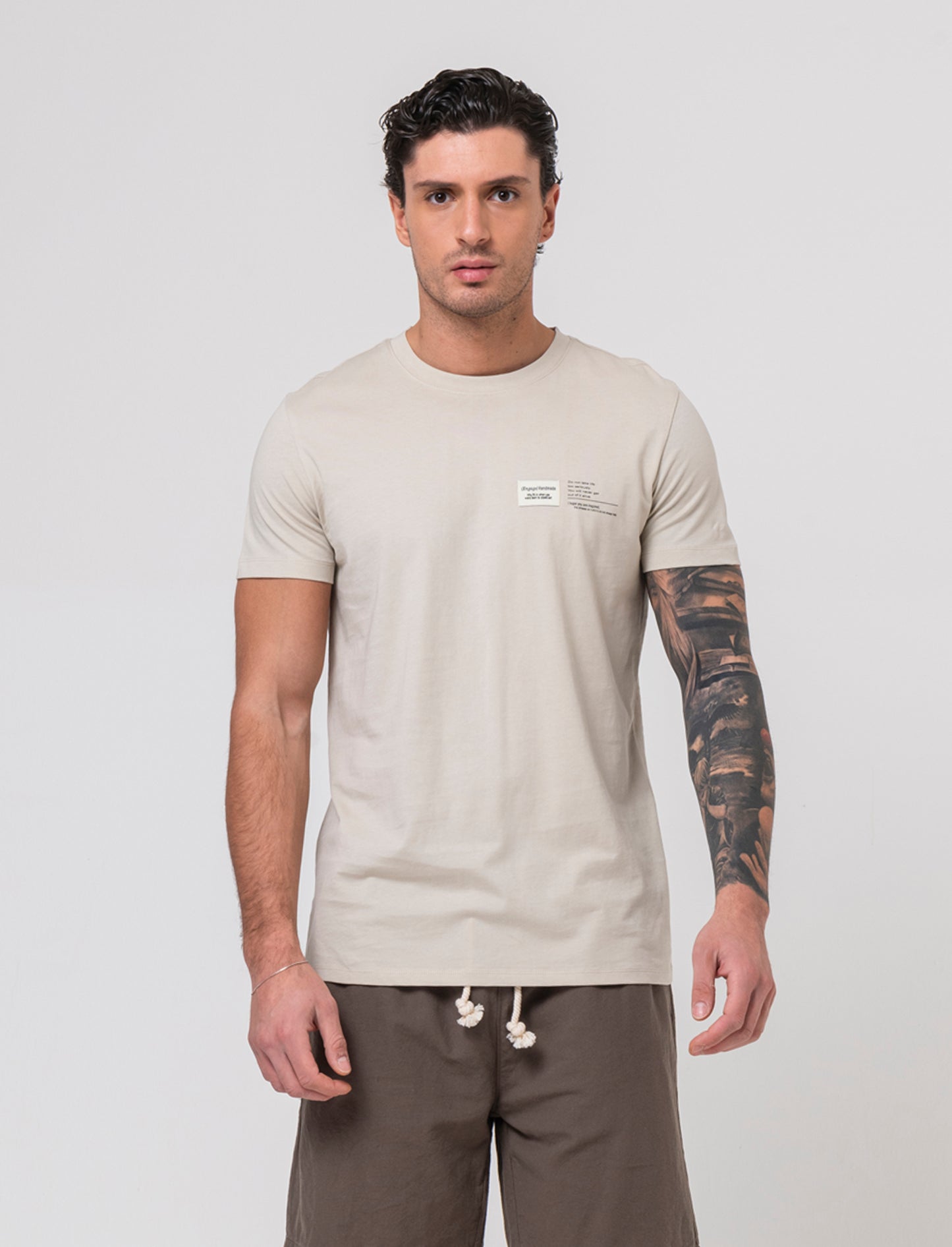 T-shirt in cotone premium con patch e stampina da uomo - Grigio ghiaccio