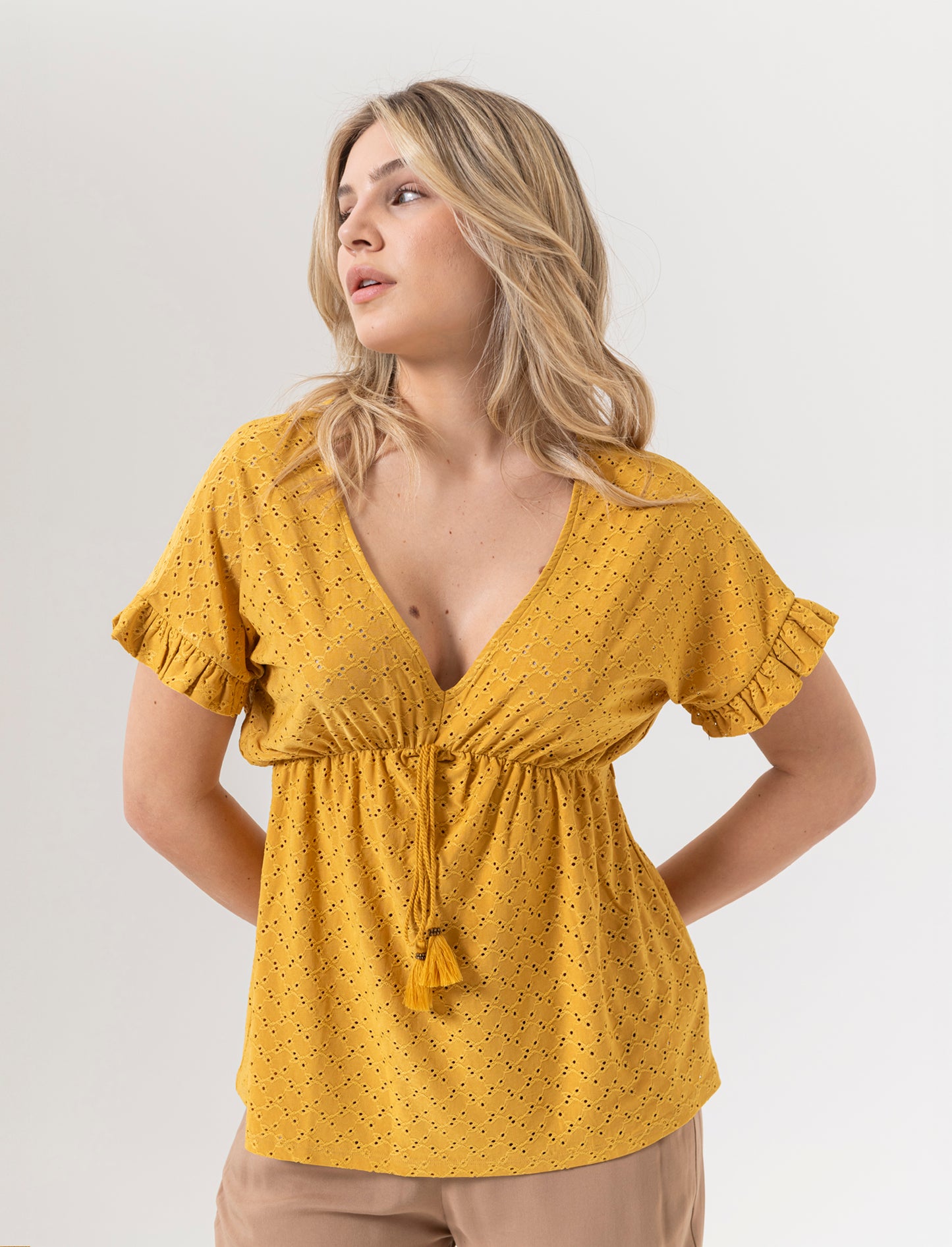 T-shirt in pizzo con elastico in vita da donna - Senape