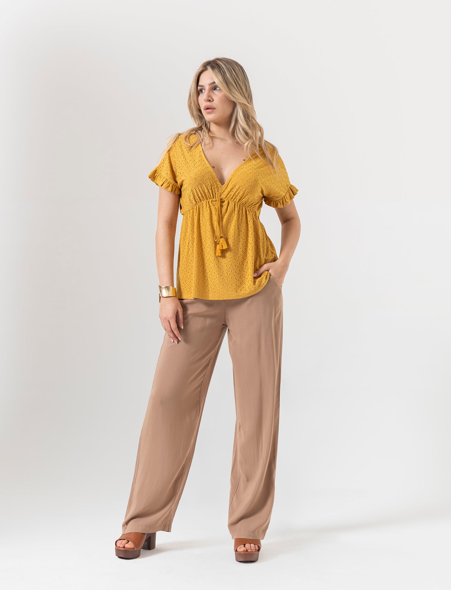 T-shirt in pizzo con elastico in vita da donna - Senape