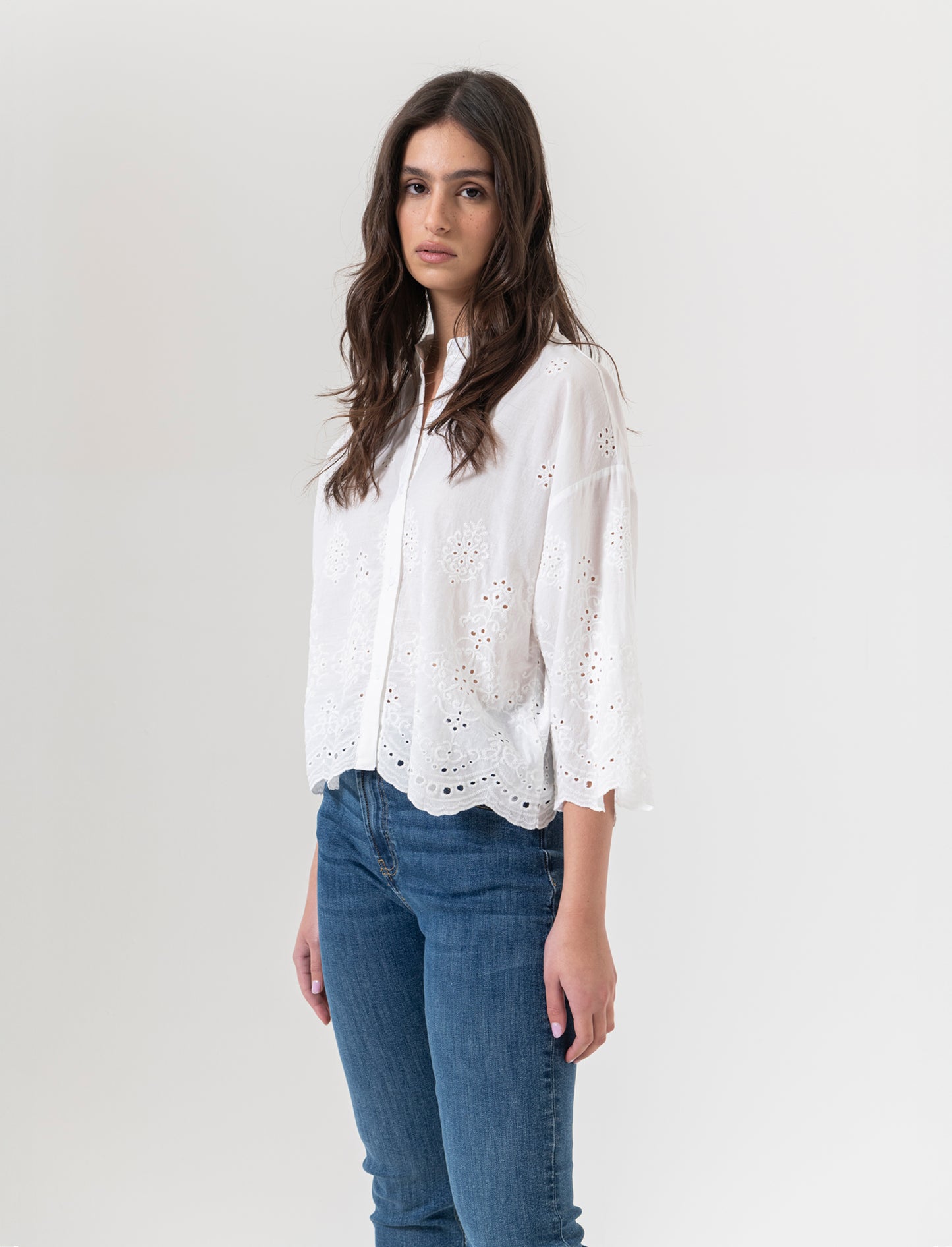 Woman's lace shirt elegance for every occasion - White