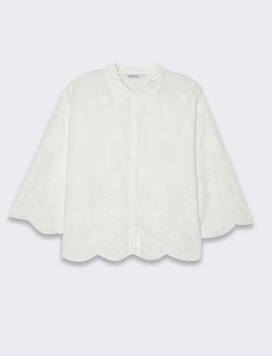 Woman's lace shirt elegance for every occasion - White