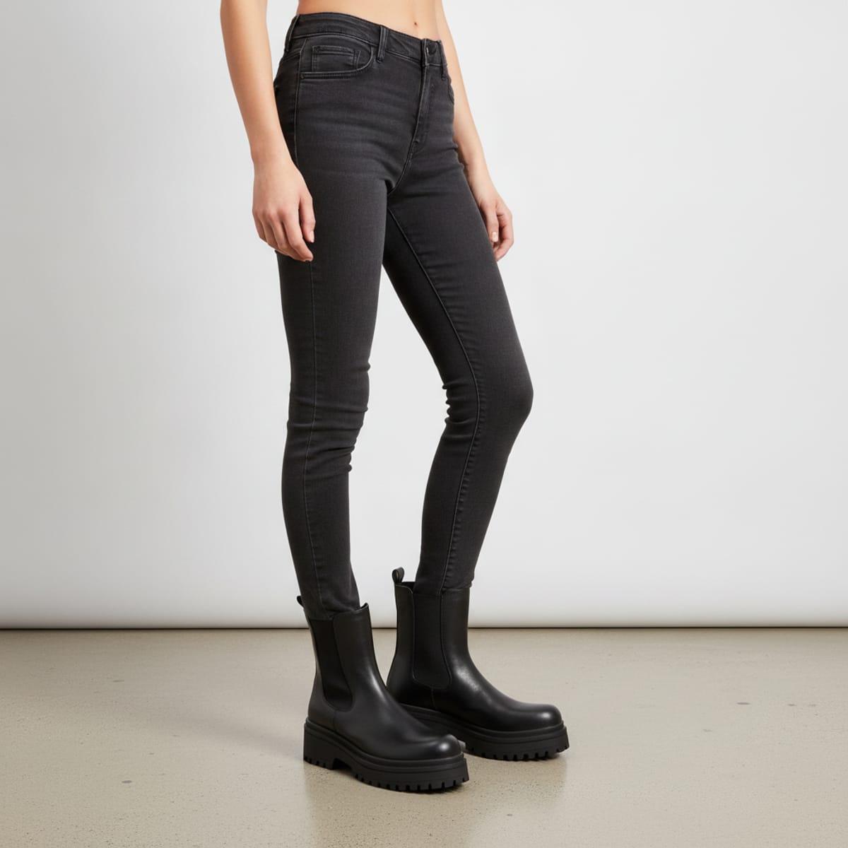 Tronchetto nero con fasce elastiche - Nero