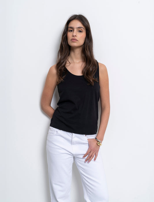 Woman's basic tank top for everyday wear - Black
