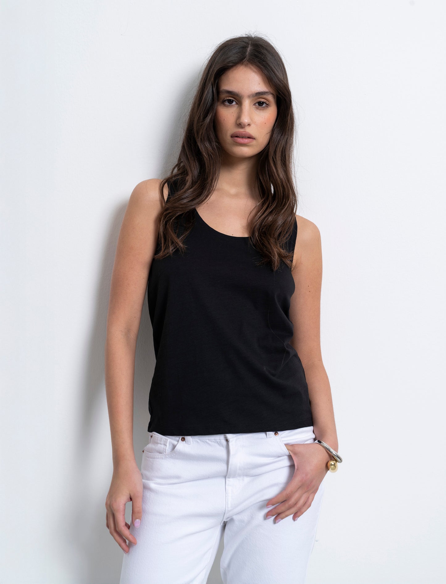 Woman's basic tank top for everyday wear - Black