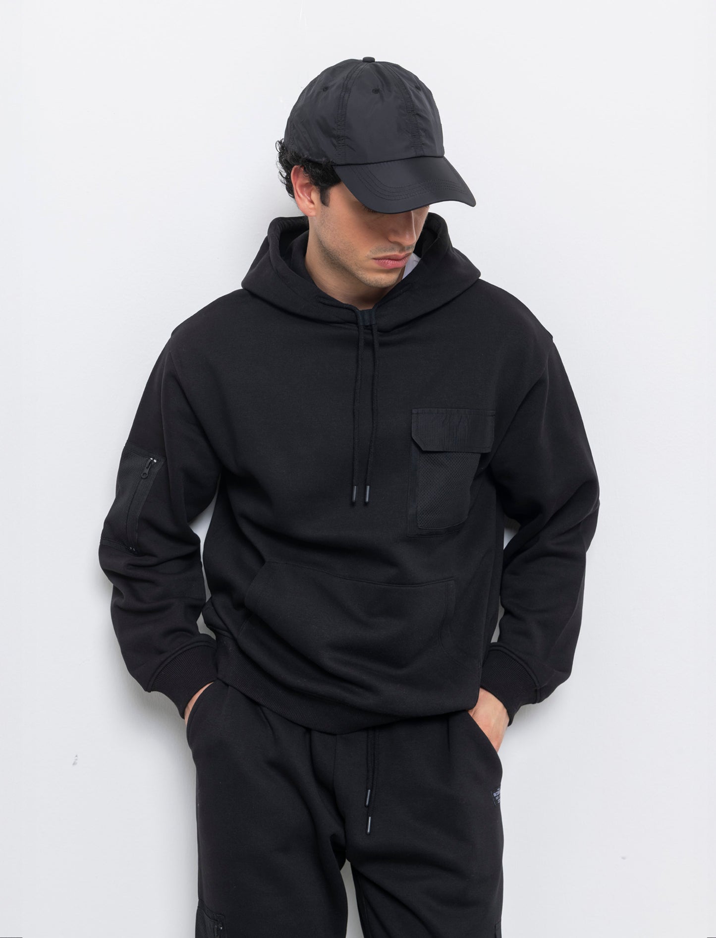 Felpa con stampe e cappuccio da uomo - Nero