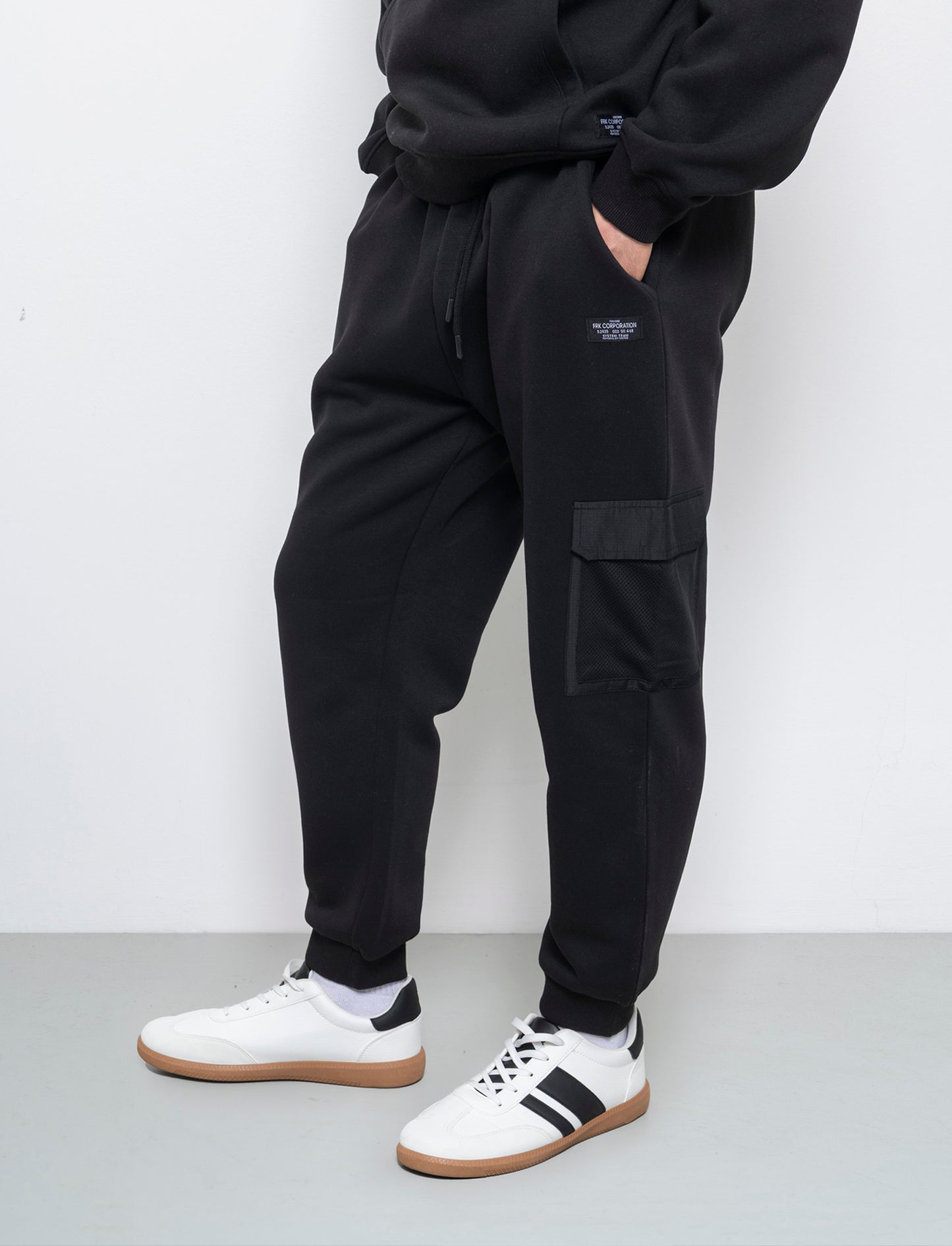 Man's baggy fit sweatpants with pockets - Black