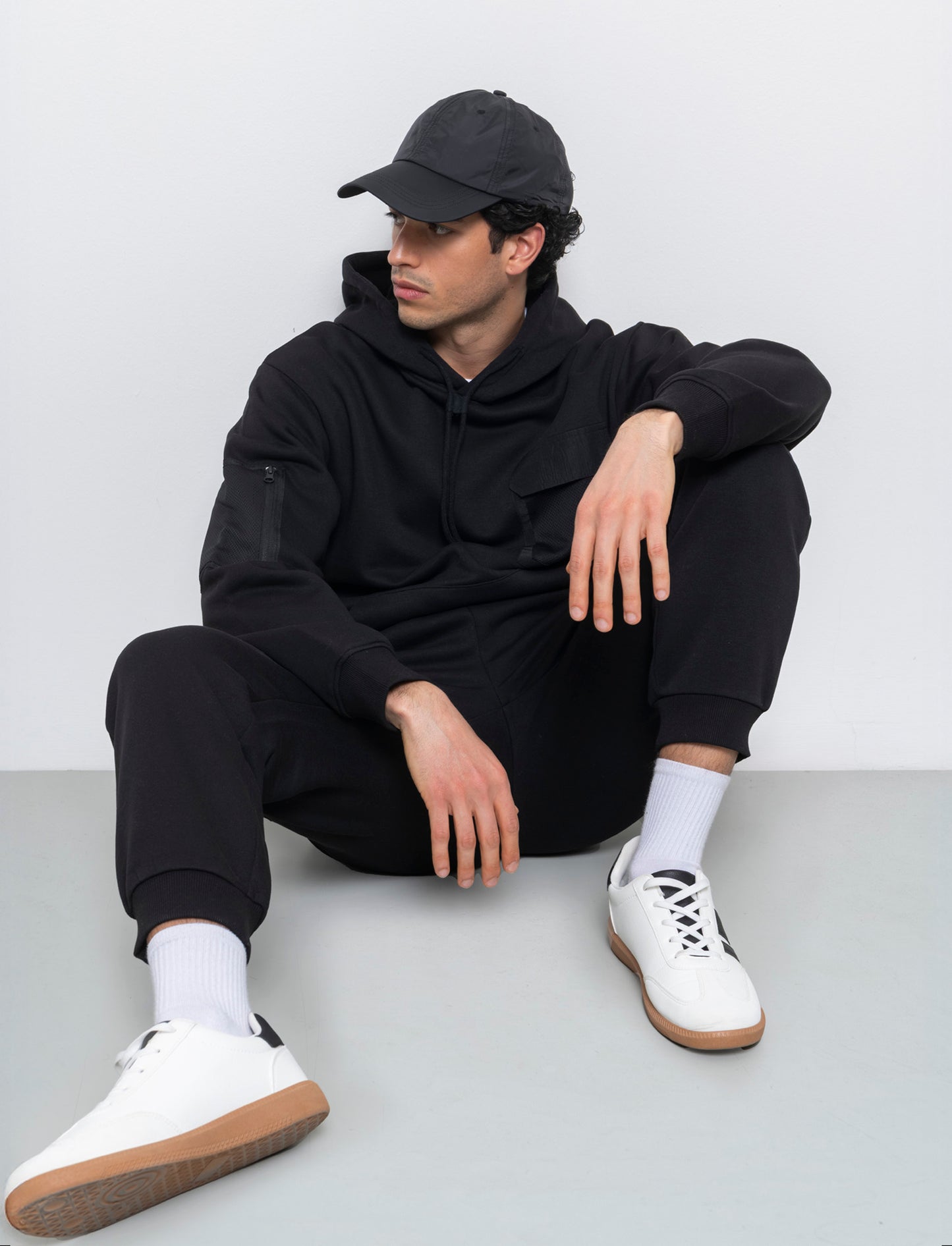 Man's baggy fit sweatpants with pockets - Black