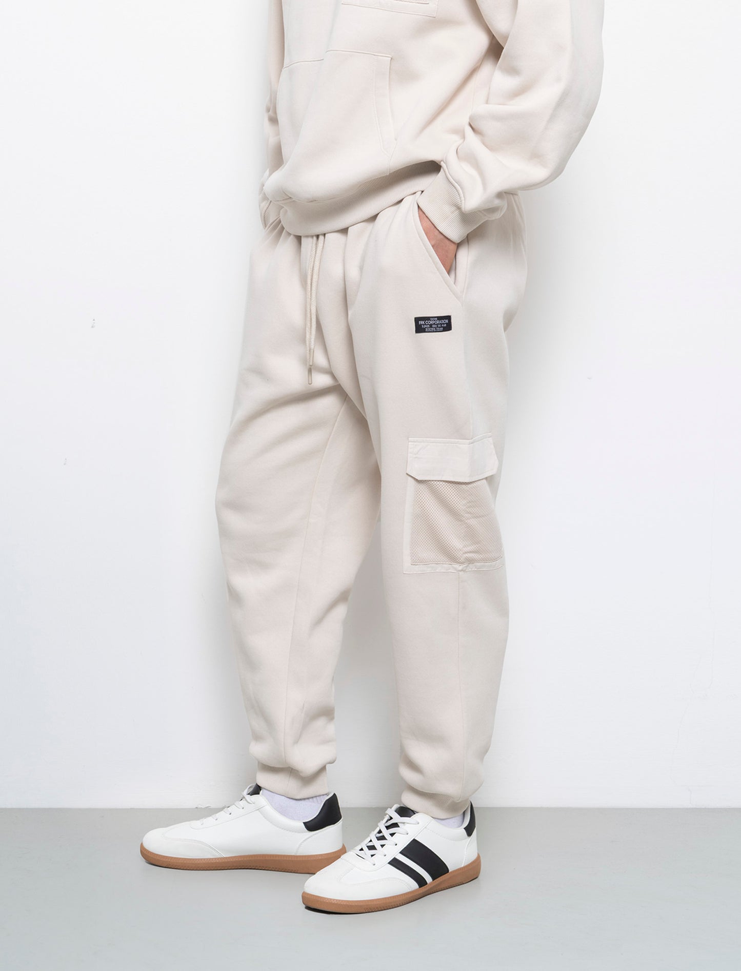 Man's baggy fit sweatpants with pockets - Beige