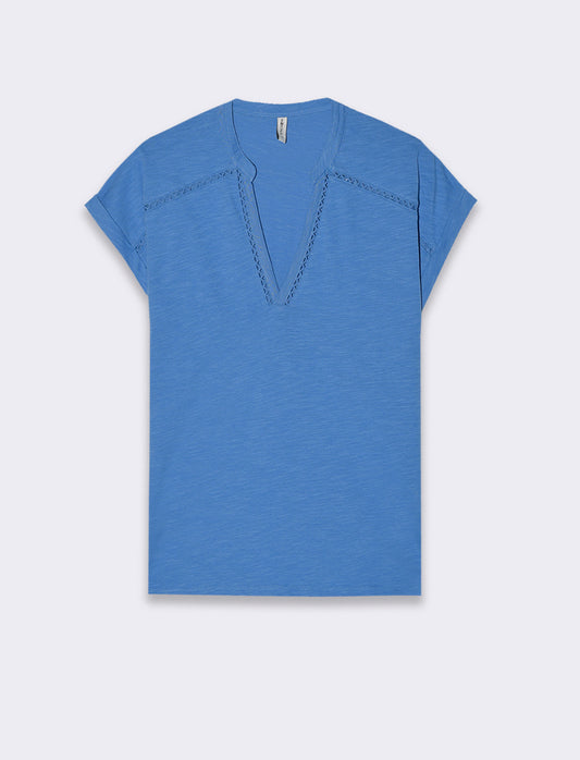 Woman's lace insert t-shirt for stylish comfort - Blue
