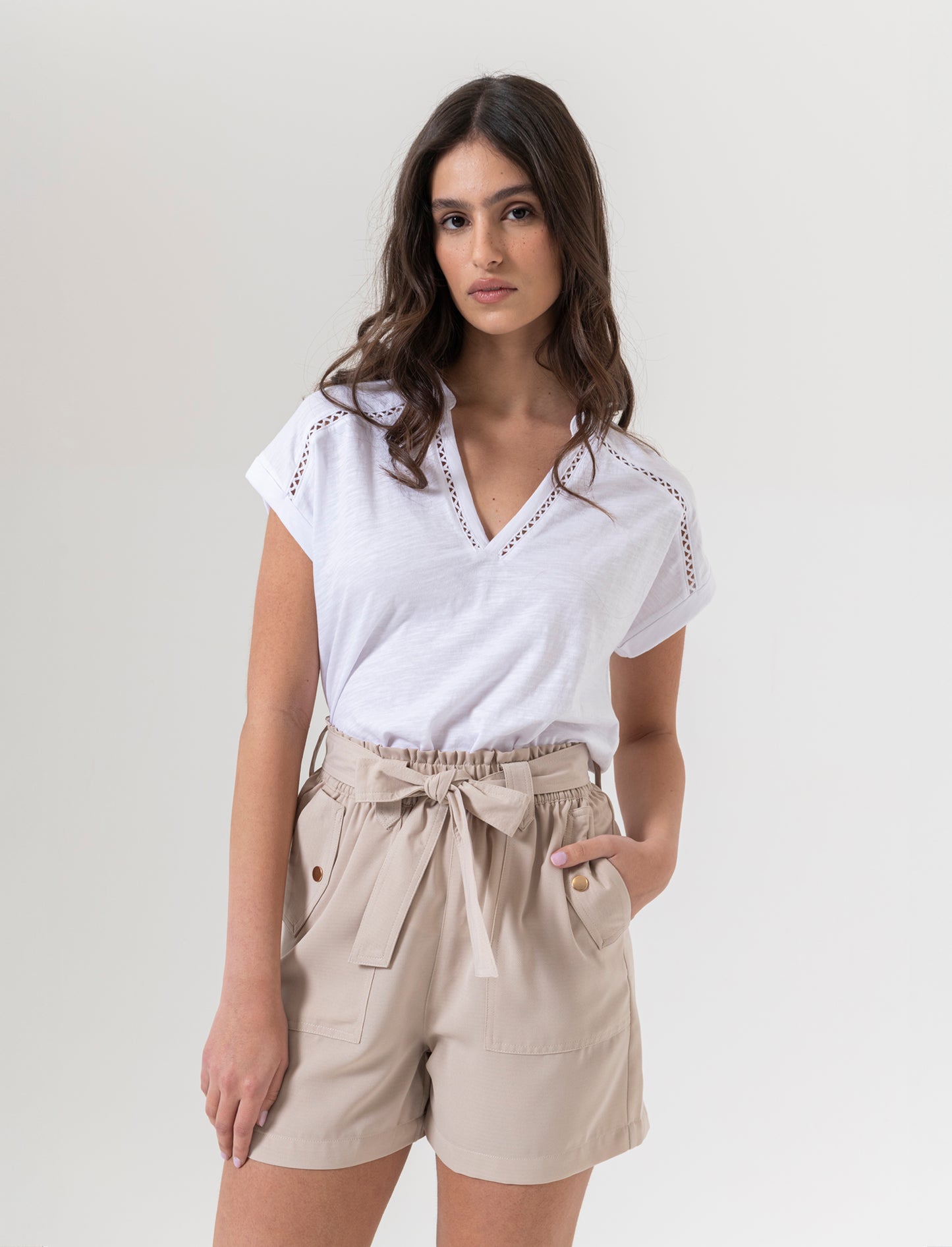 Woman's lace insert t-shirt for stylish comfort - White
