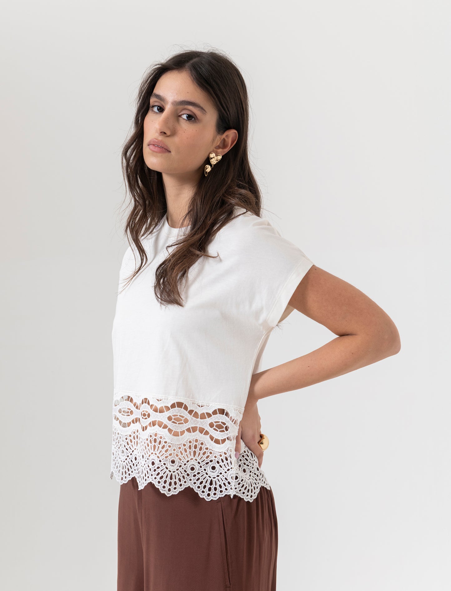 T-shirt con pizzo da donna - Avorio