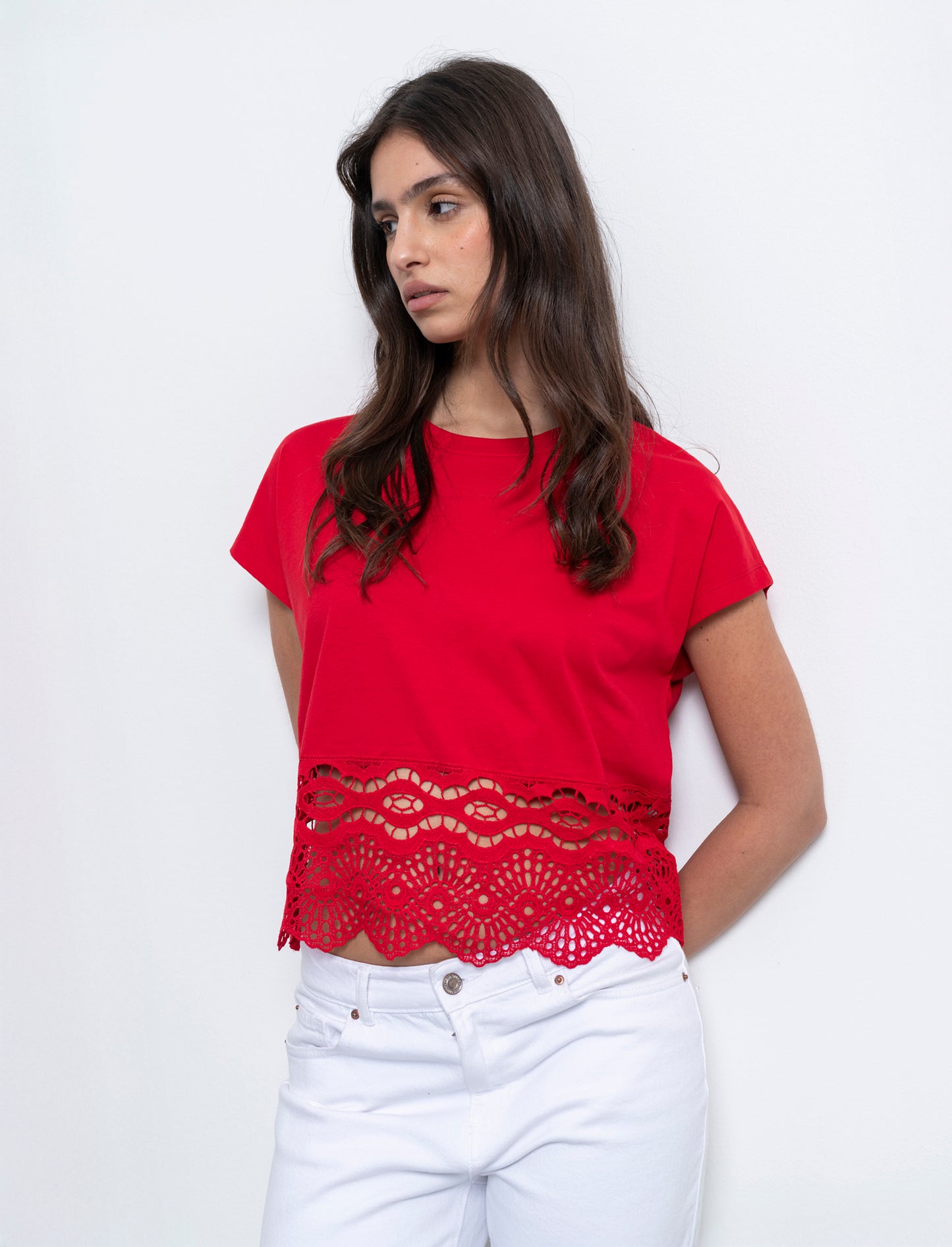 Woman's lace trim t-shirt for stylish comfort - Red