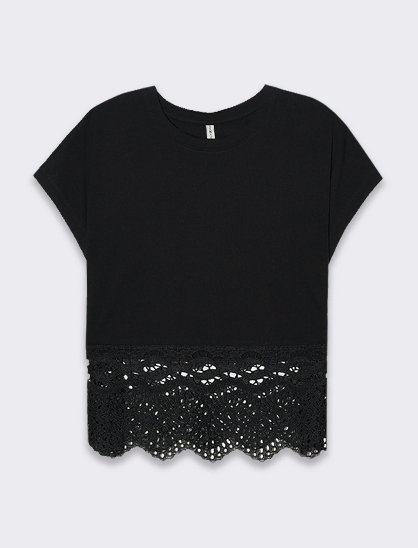 Woman's lace trim t-shirt for stylish comfort - Black