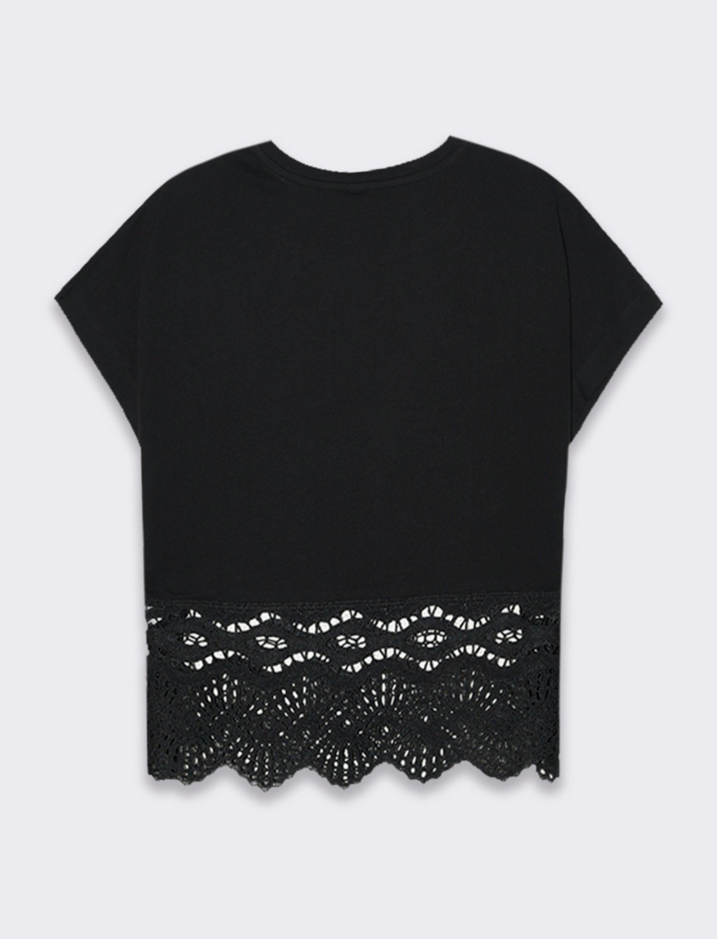 Woman's lace trim t-shirt for stylish comfort - Black