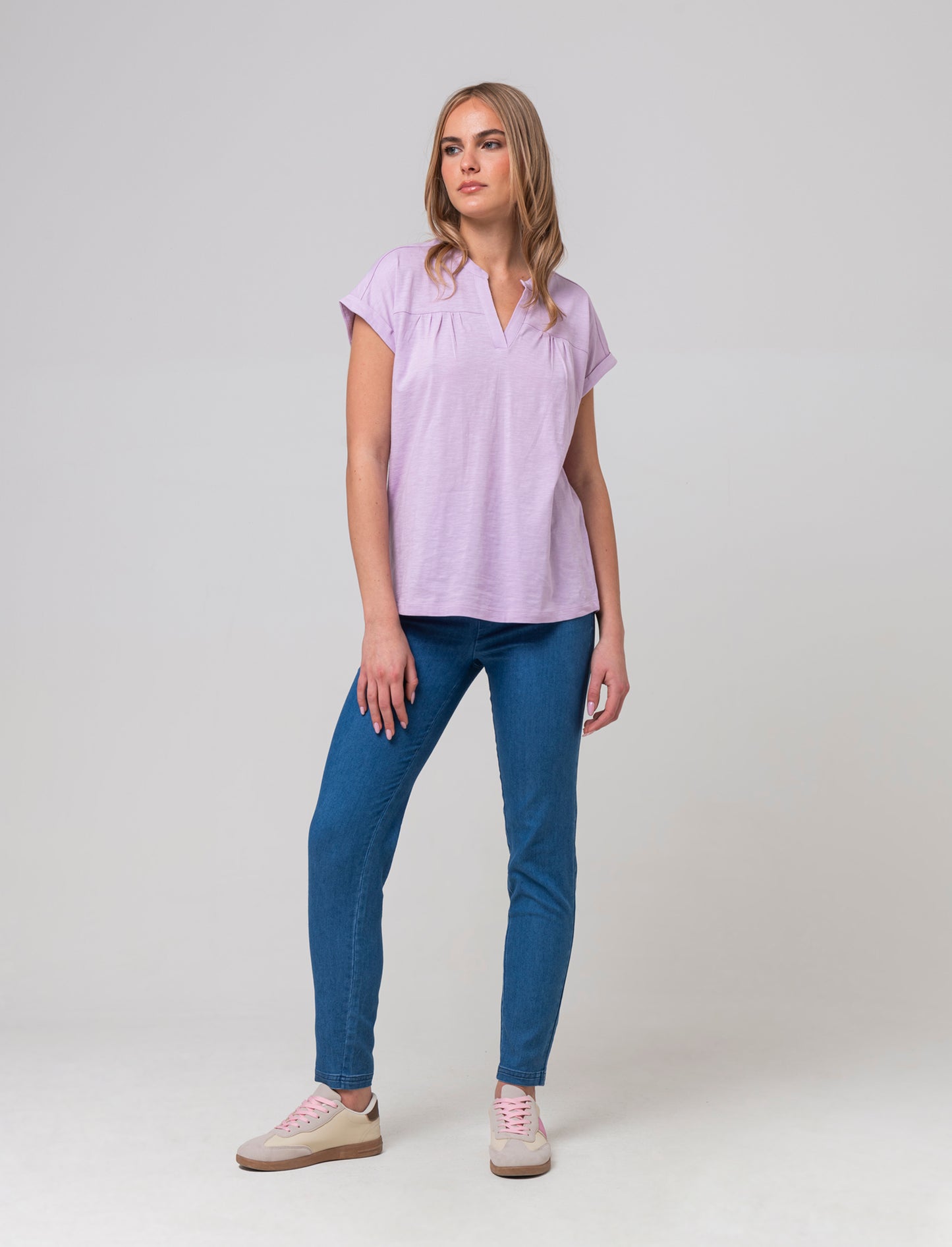 T-shirt con scollo a v da donna - Viola glicine