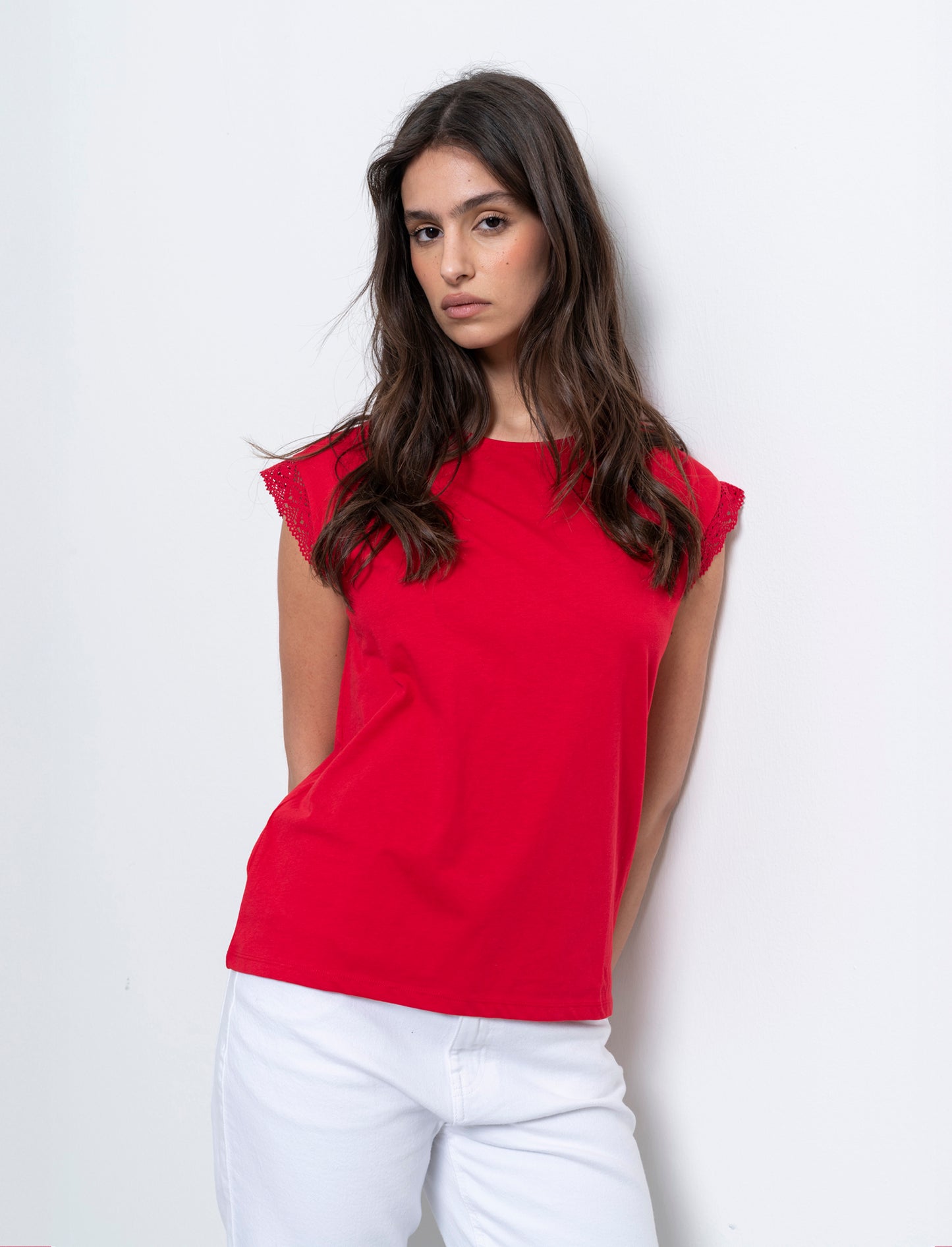 T-shirt con inserto in pizzo da donna - Rosso scarlatto