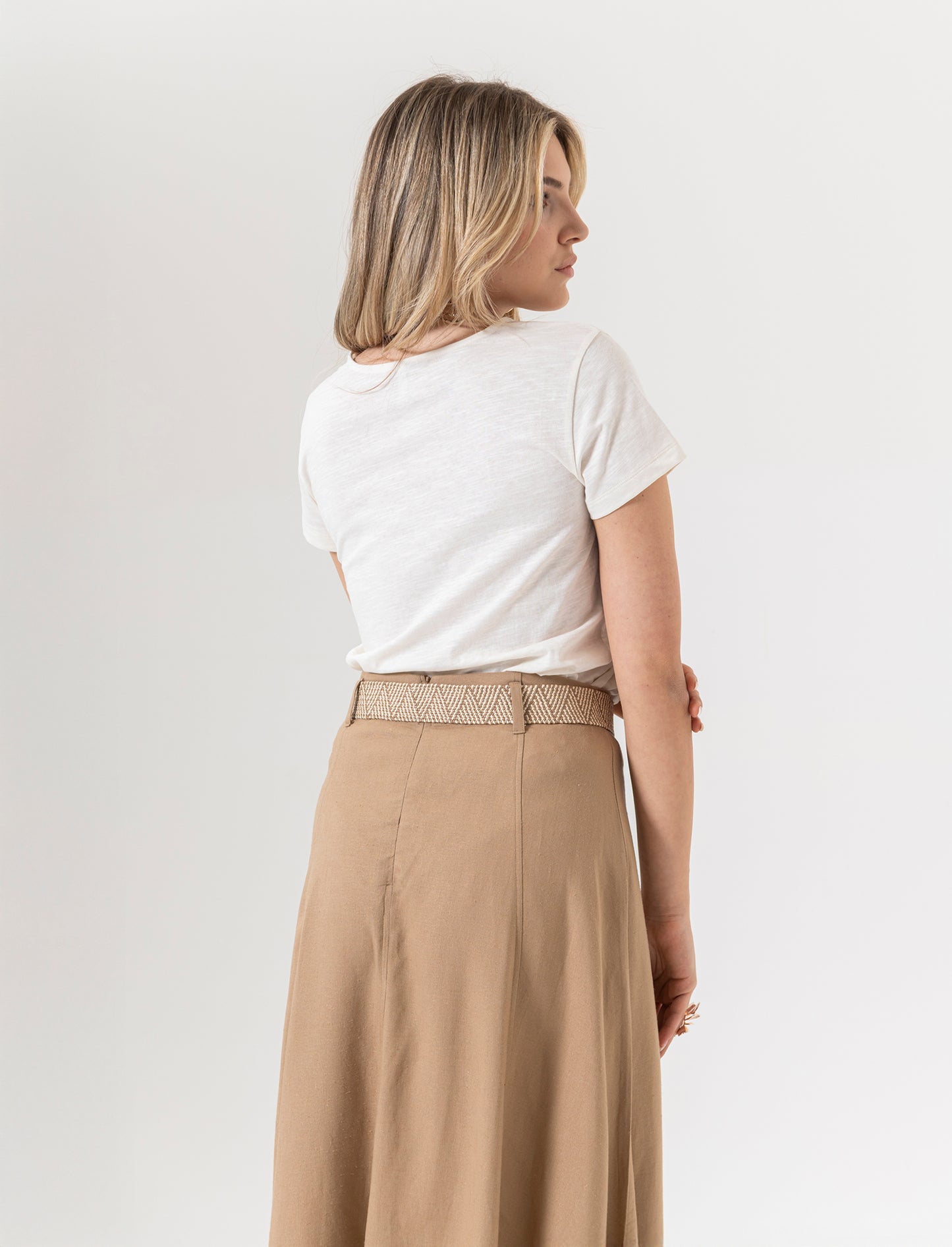 T-shirt con passamaneria sullo scollo da donna - Avorio