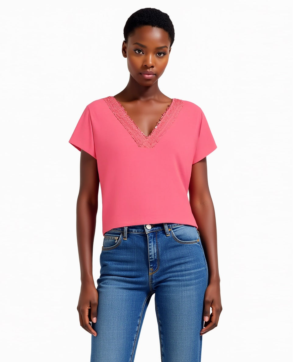 Woman's embroidered neckline t-shirt - Red